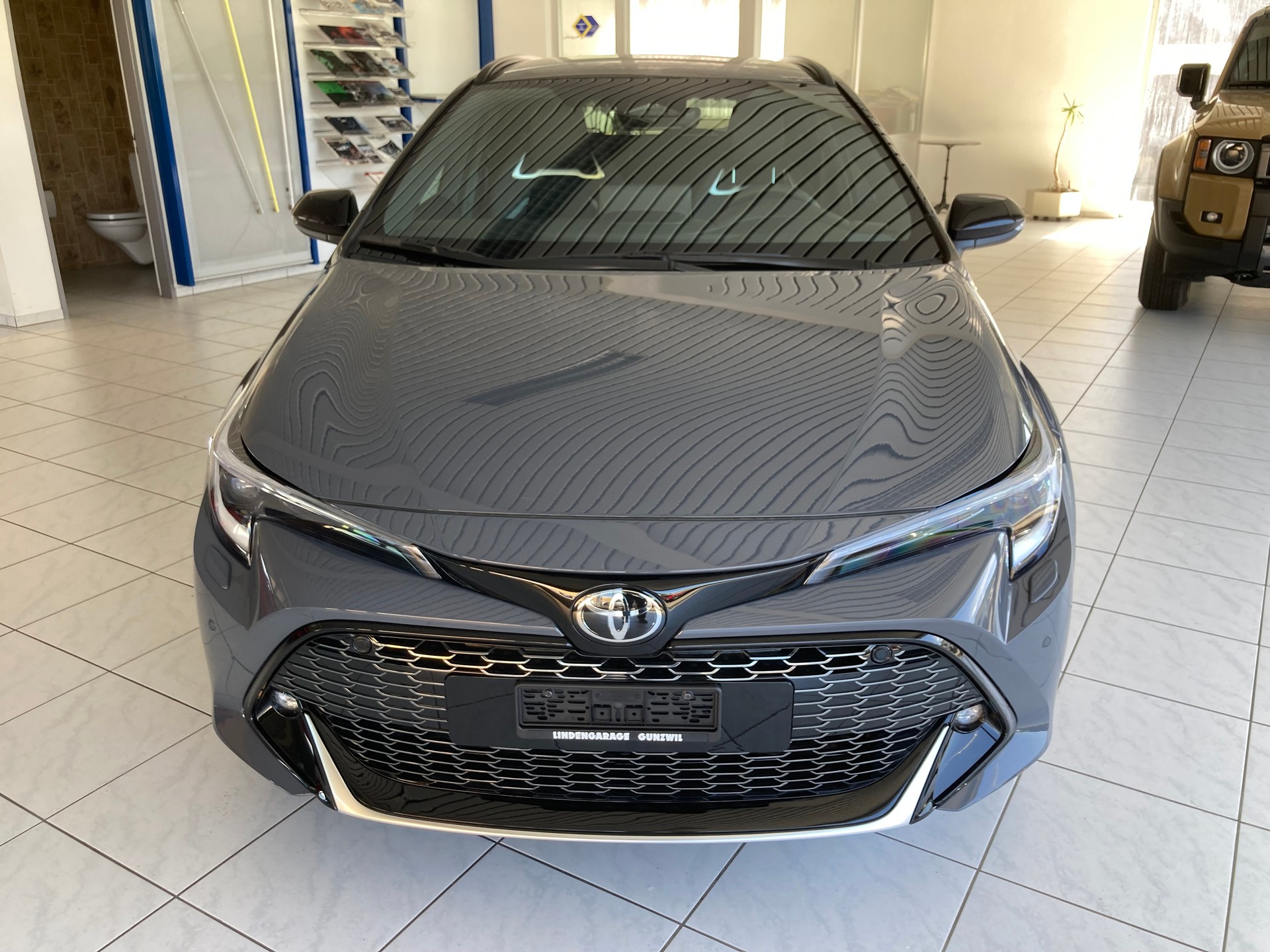 TOYOTA Corolla Touring Sports 2.0 HSD GR Sport e- CVT-image-1