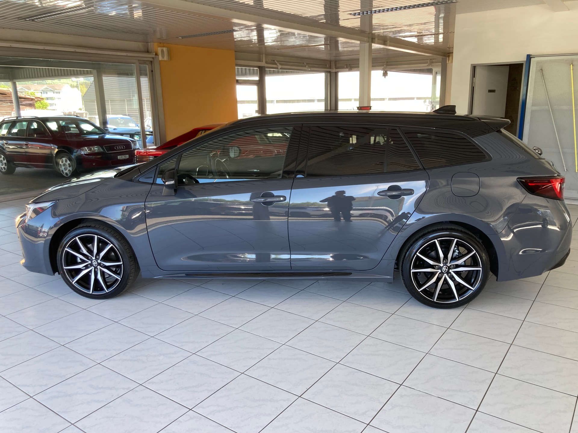 TOYOTA Corolla Touring Sports 2.0 HSD GR Sport e- CVT-image-6