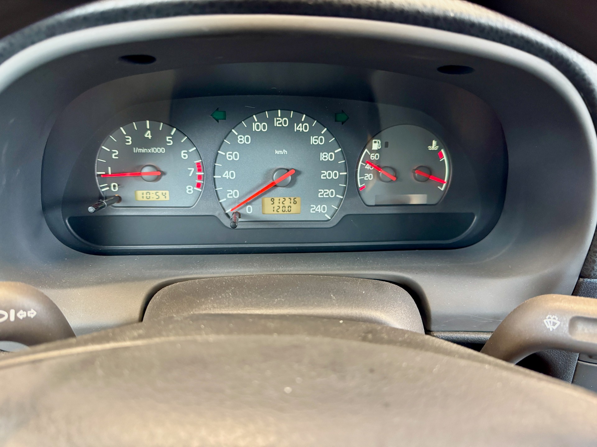 VOLVO V40 2.0 Celebration-image-8