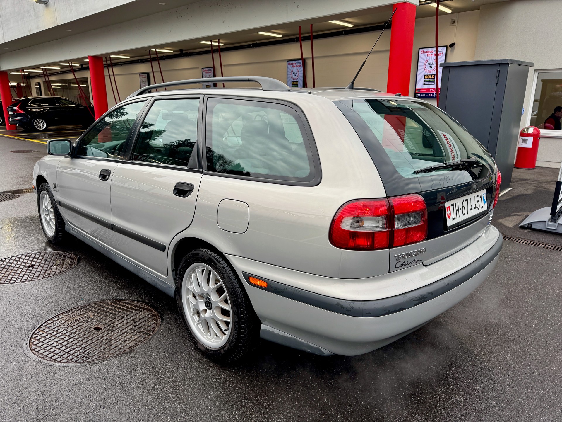 VOLVO V40 2.0 Celebration-image-5