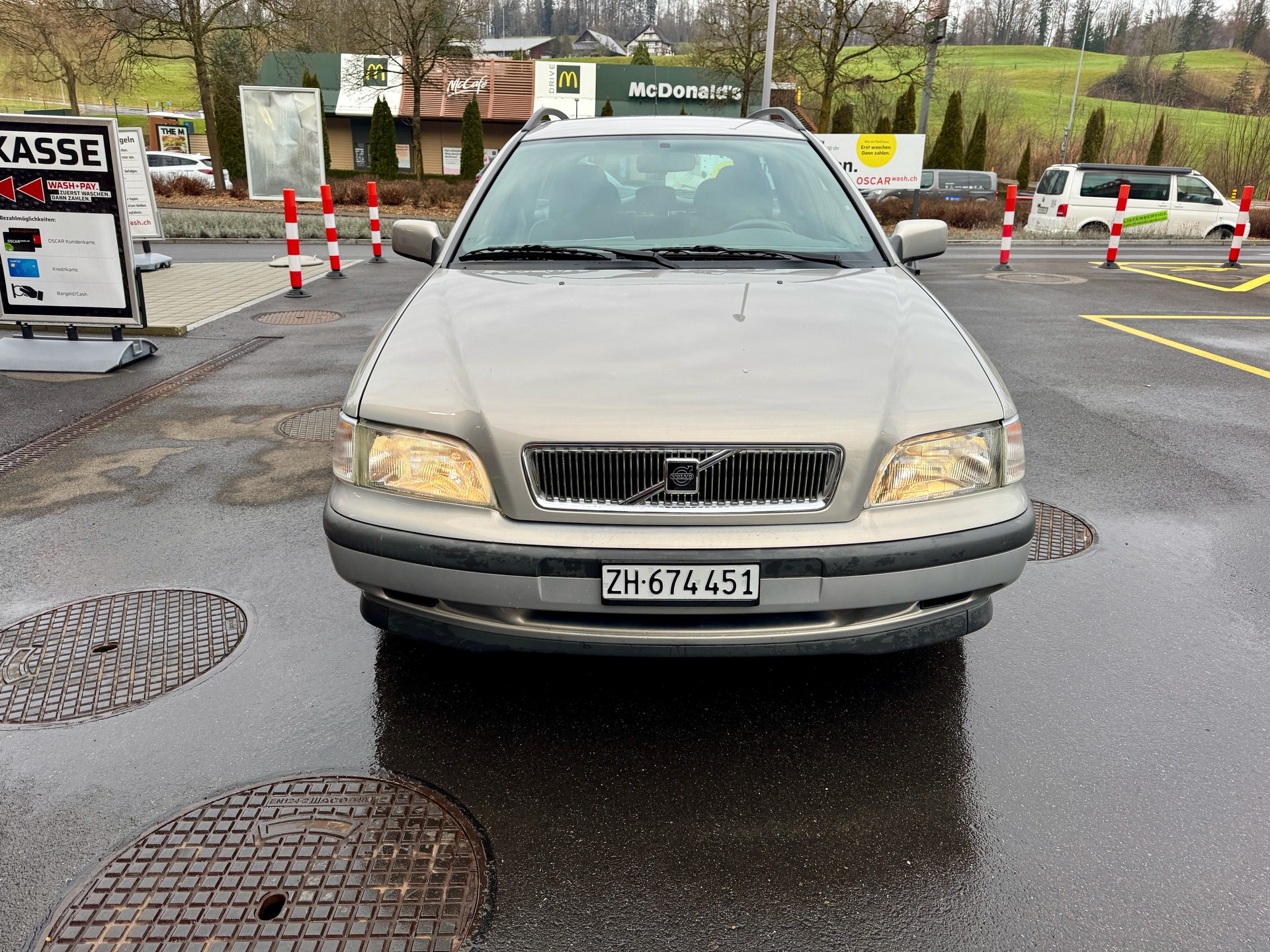 VOLVO V40 2.0 Celebration-image-1