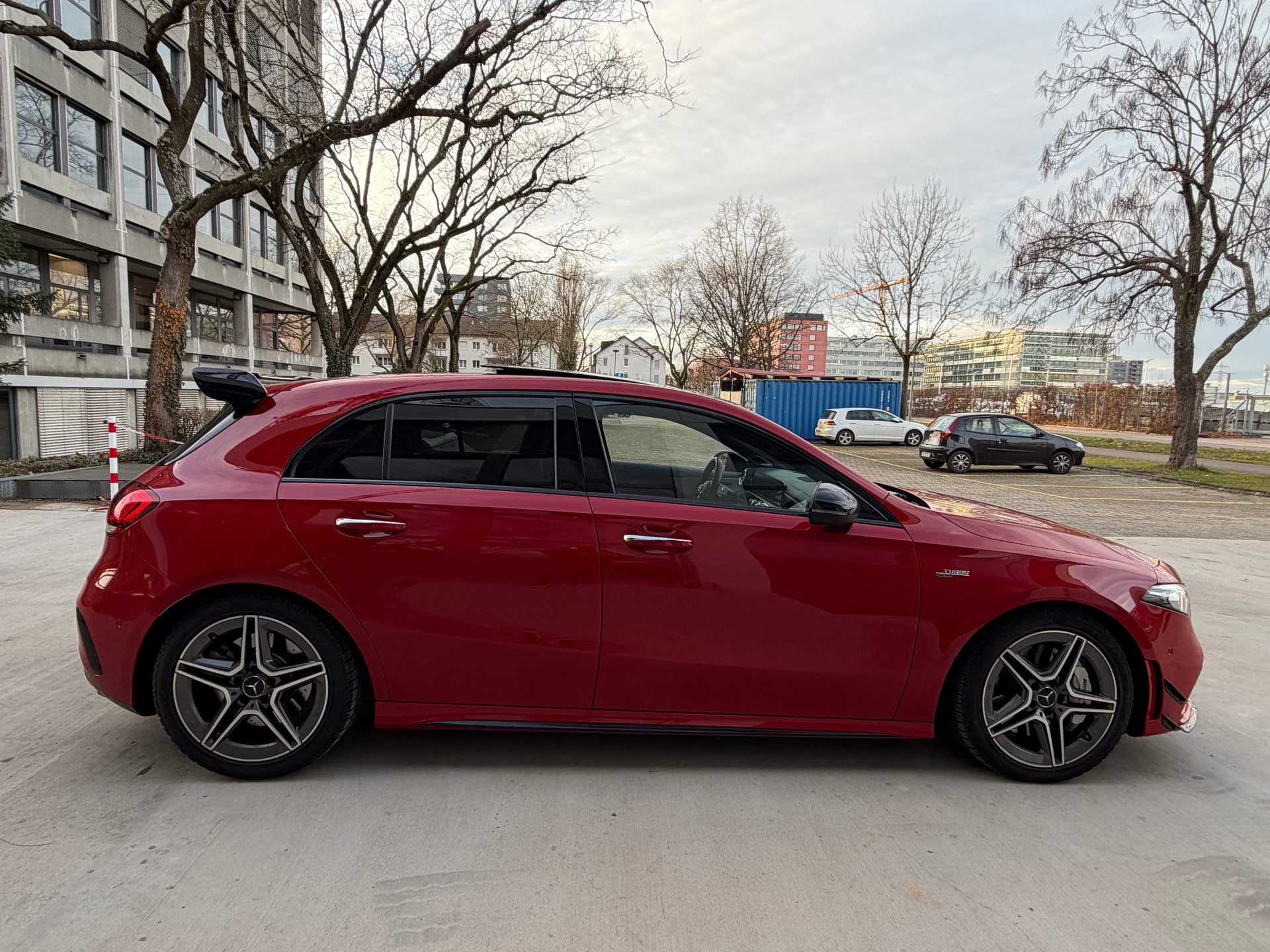 MERCEDES-BENZ A 35 AMG 4Matic Speedshift-image-5