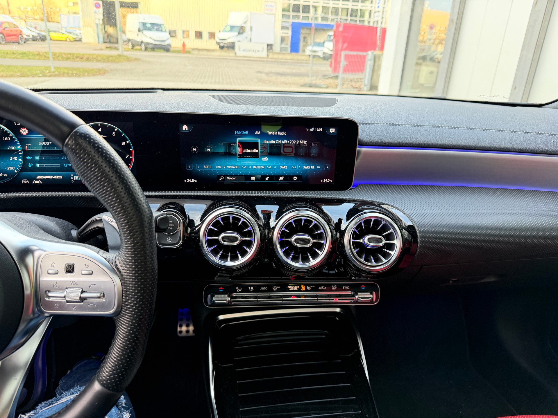 MERCEDES-BENZ A 35 AMG 4Matic Speedshift-image-16