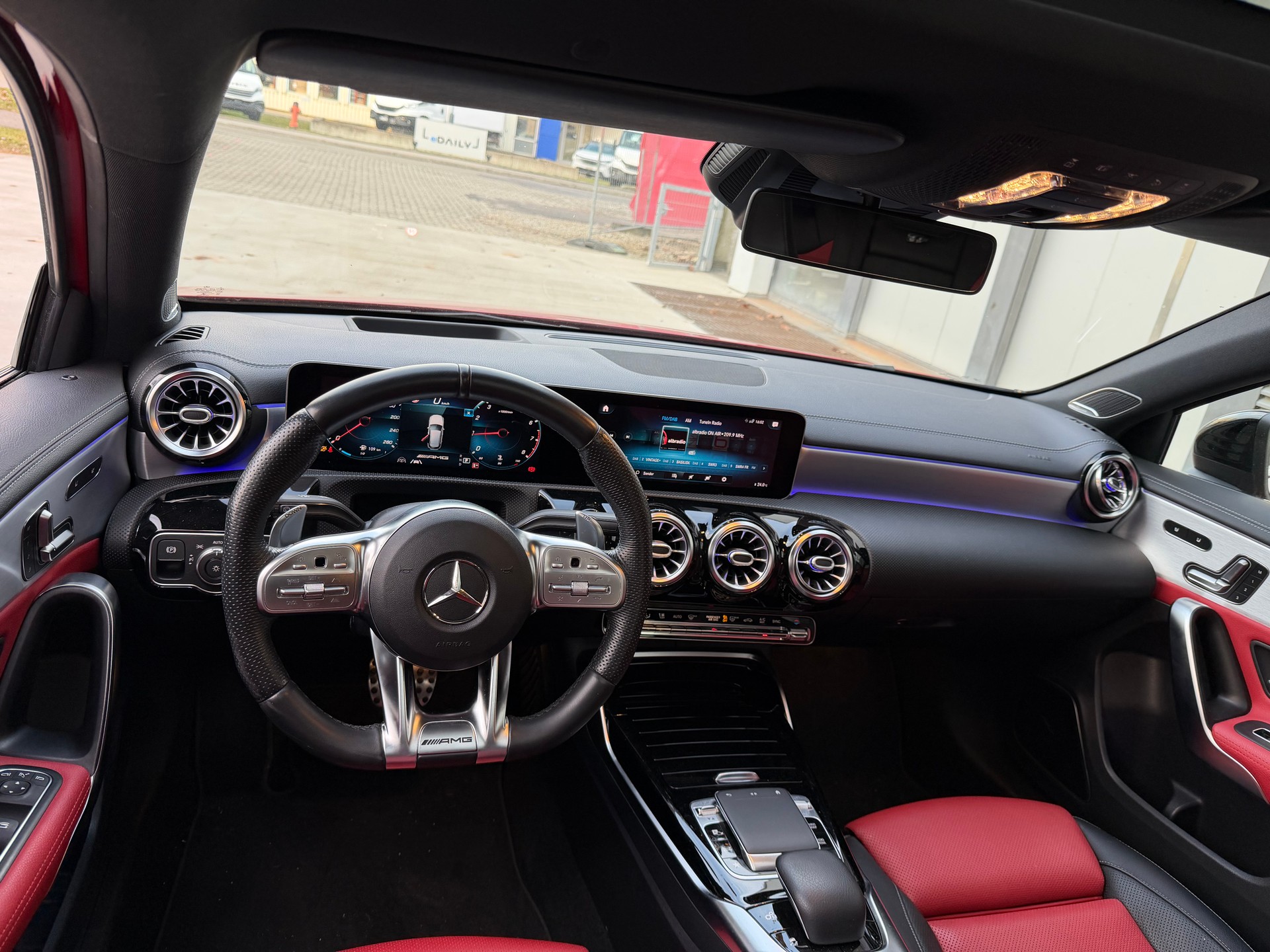 MERCEDES-BENZ A 35 AMG 4Matic Speedshift-image-10