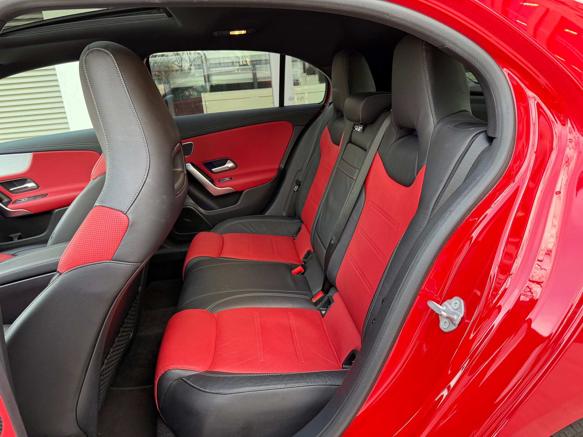 MERCEDES-BENZ A 35 AMG 4Matic Speedshift-image-9