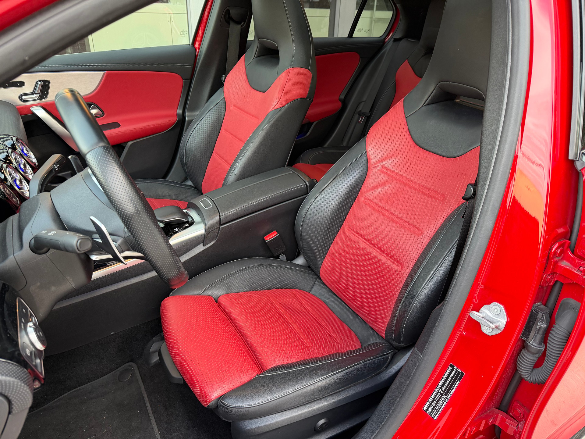 MERCEDES-BENZ A 35 AMG 4Matic Speedshift-image-12