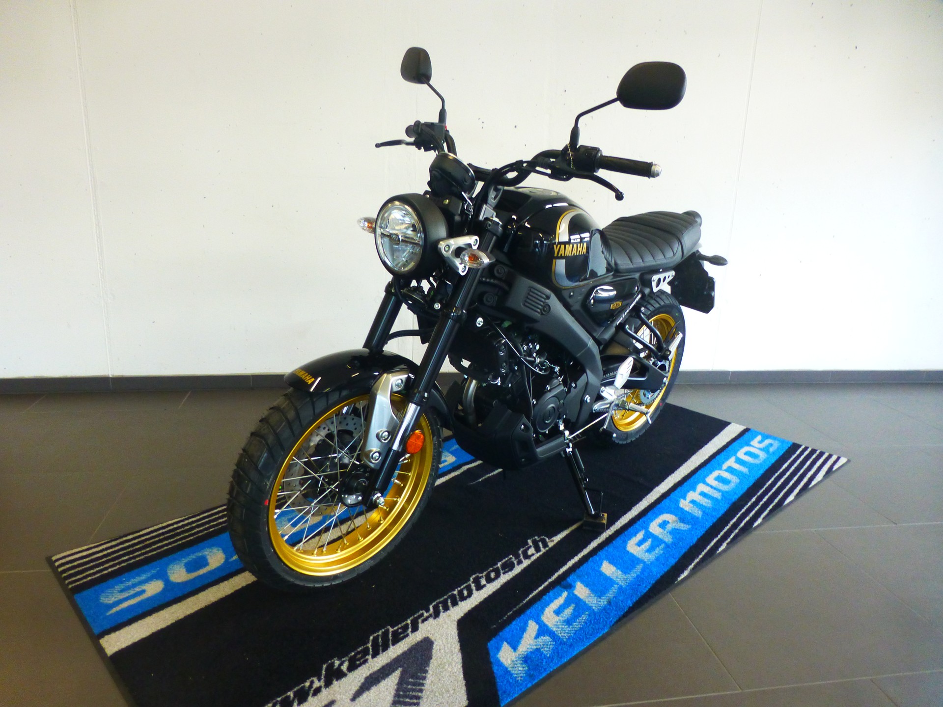 YAMAHA XSR 125 Legacy Akrapovic-image-14