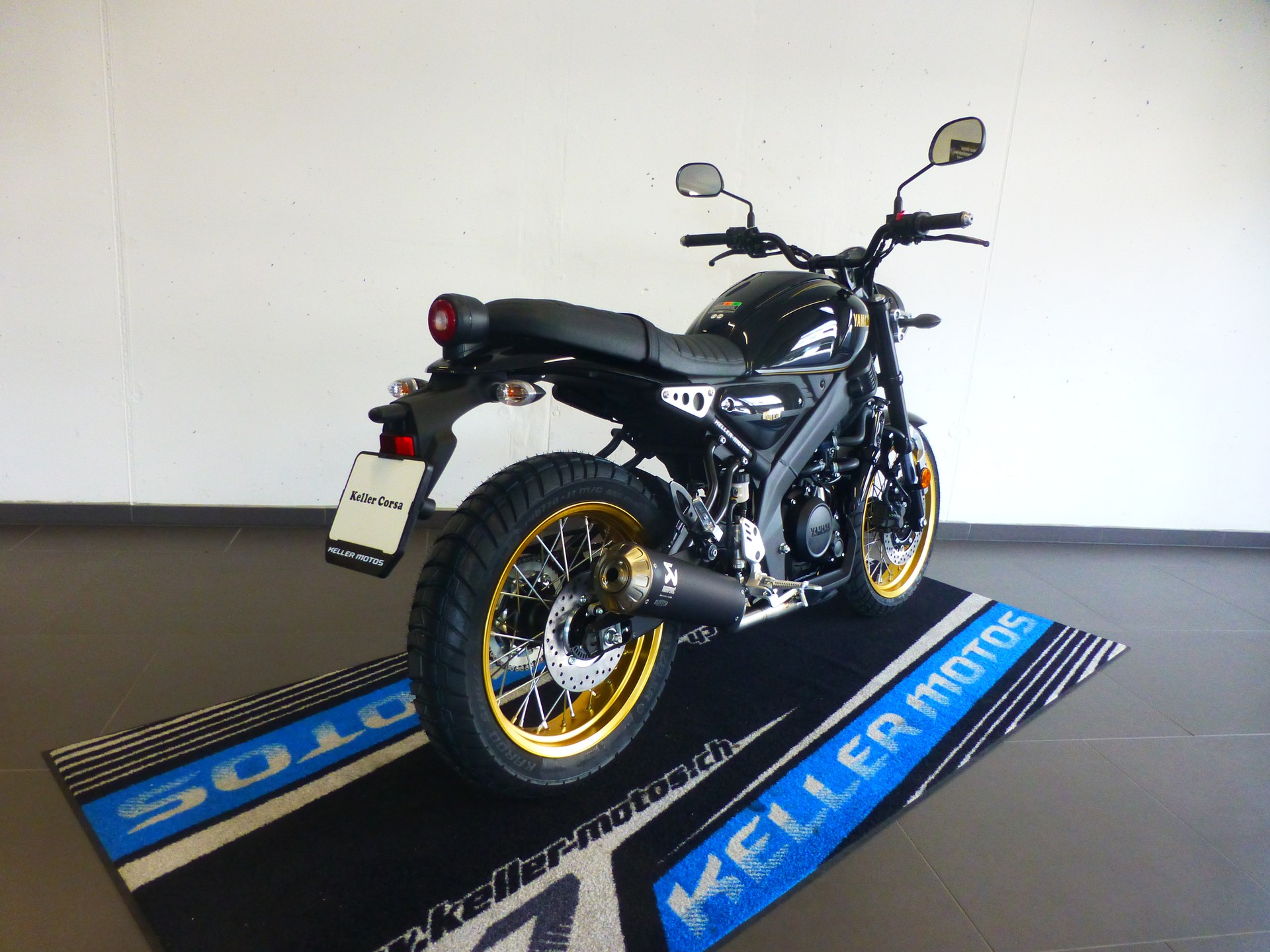 YAMAHA XSR 125 Legacy Akrapovic-image-3