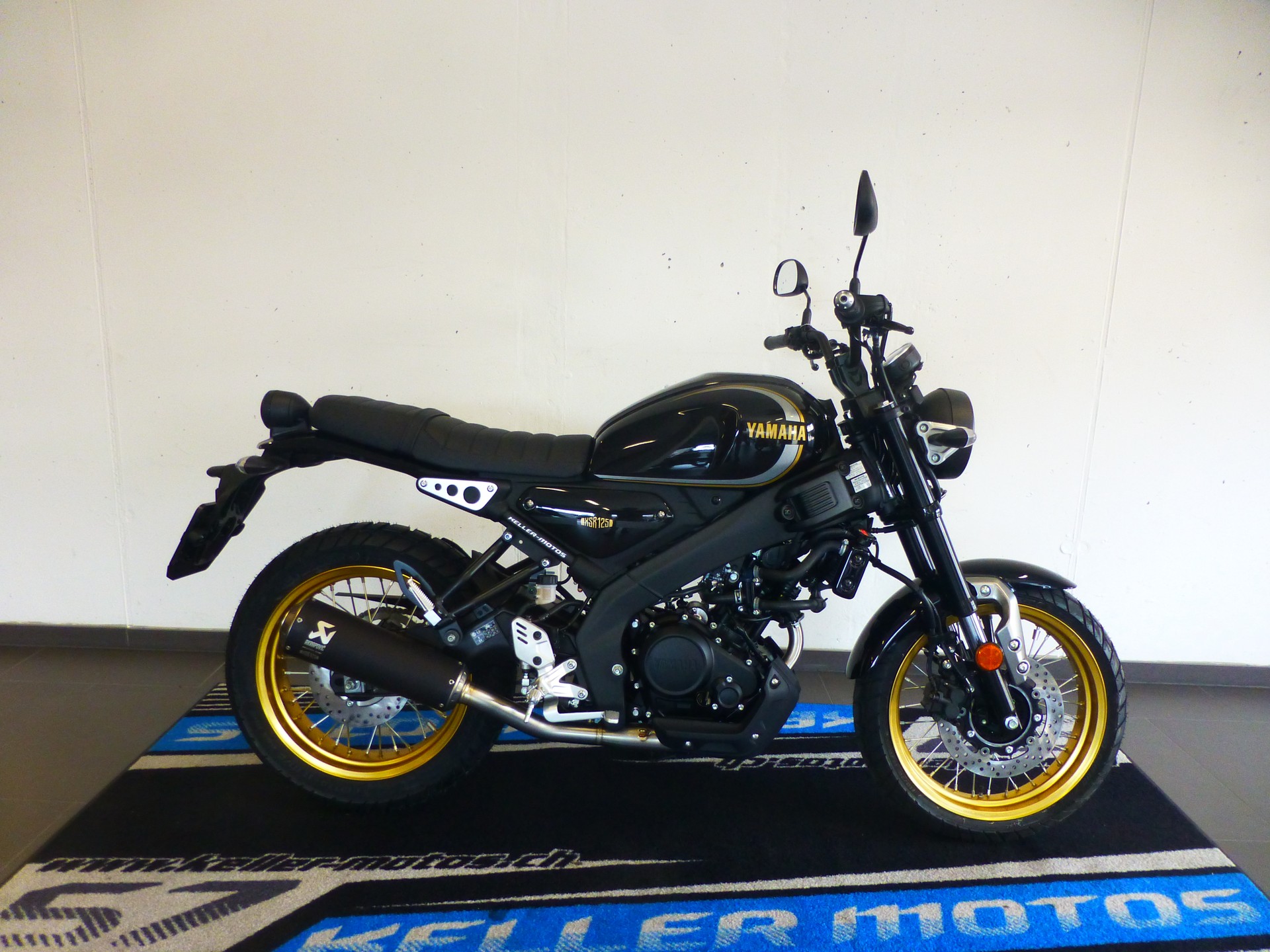 YAMAHA XSR 125 Legacy Akrapovic-image-0