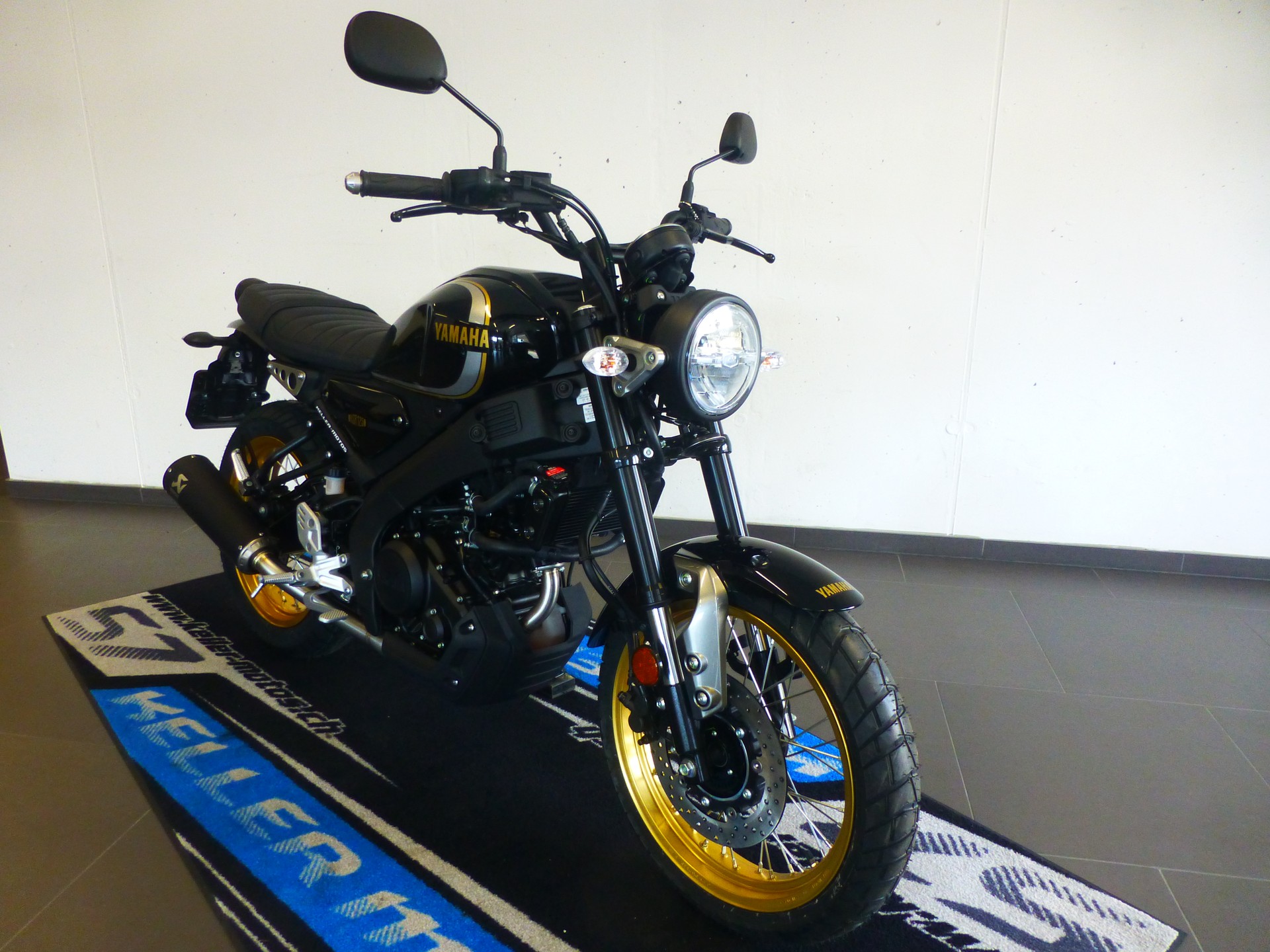 YAMAHA XSR 125 Legacy Akrapovic-image-13