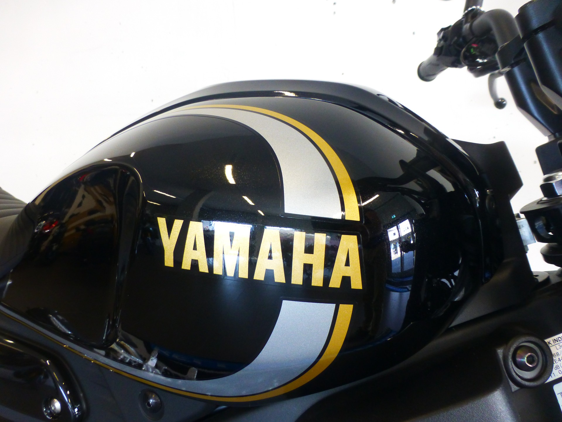 YAMAHA XSR 125 Legacy Akrapovic-image-8