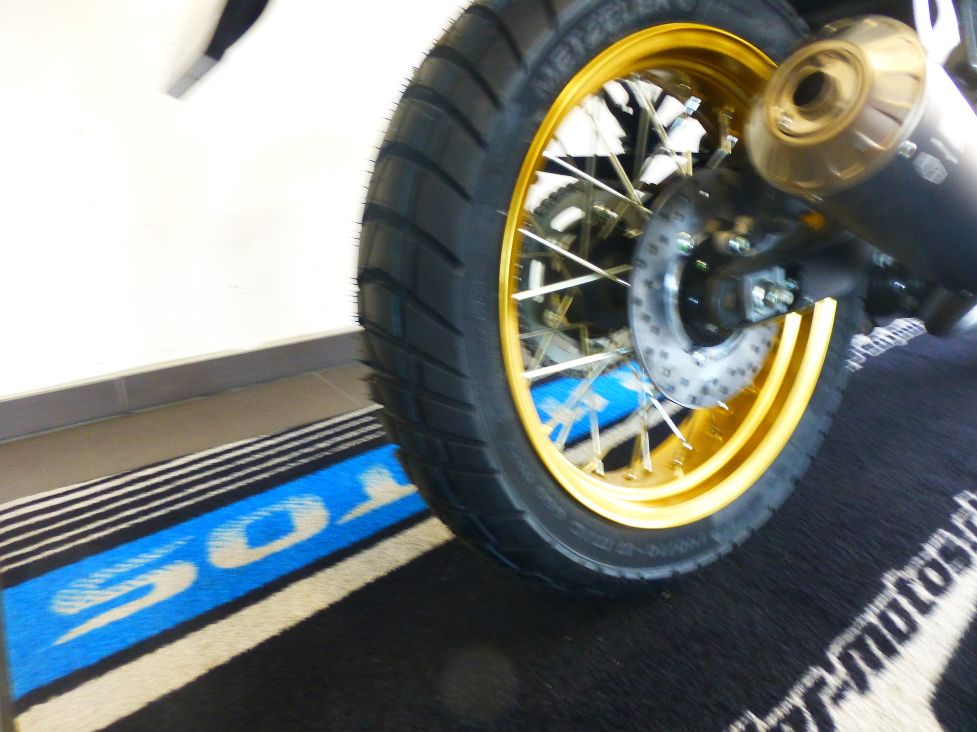 YAMAHA XSR 125 Legacy Akrapovic-image-6