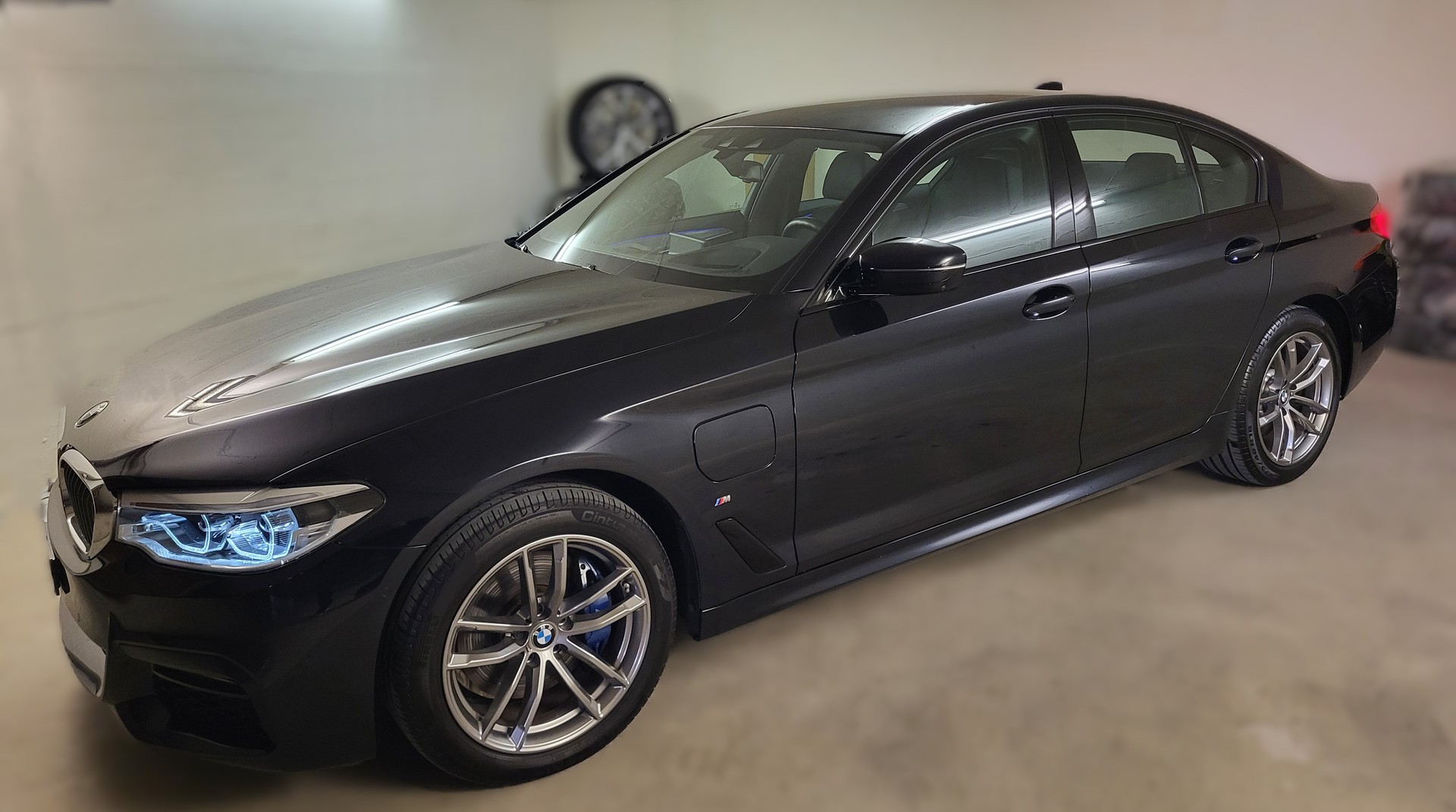 BMW 530e xDrive Pure M Sport Edition Steptronic-showroom-element-1