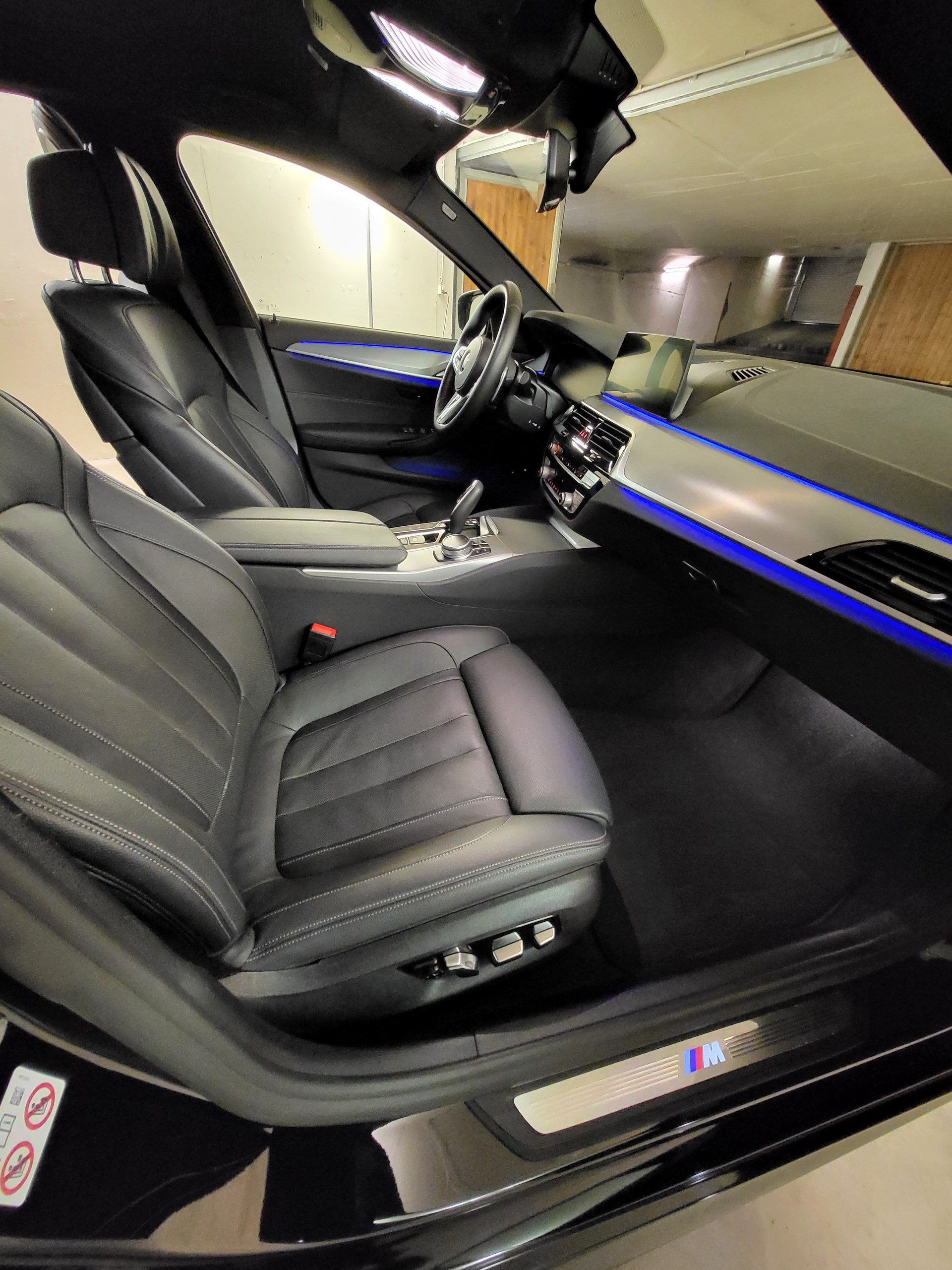 BMW 530e xDrive Pure M Sport Edition Steptronic-image-11