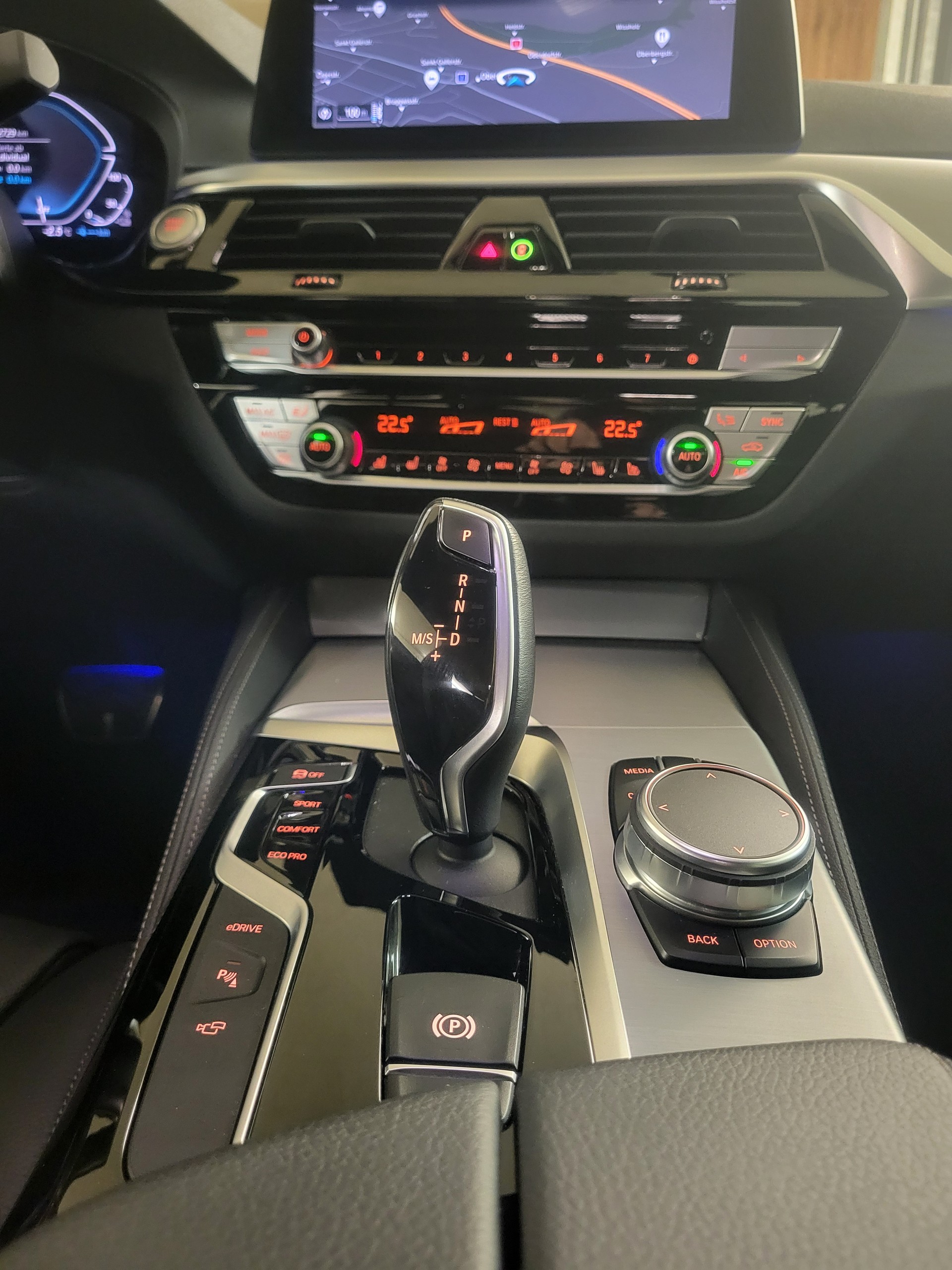 BMW 530e xDrive Pure M Sport Edition Steptronic-image-21