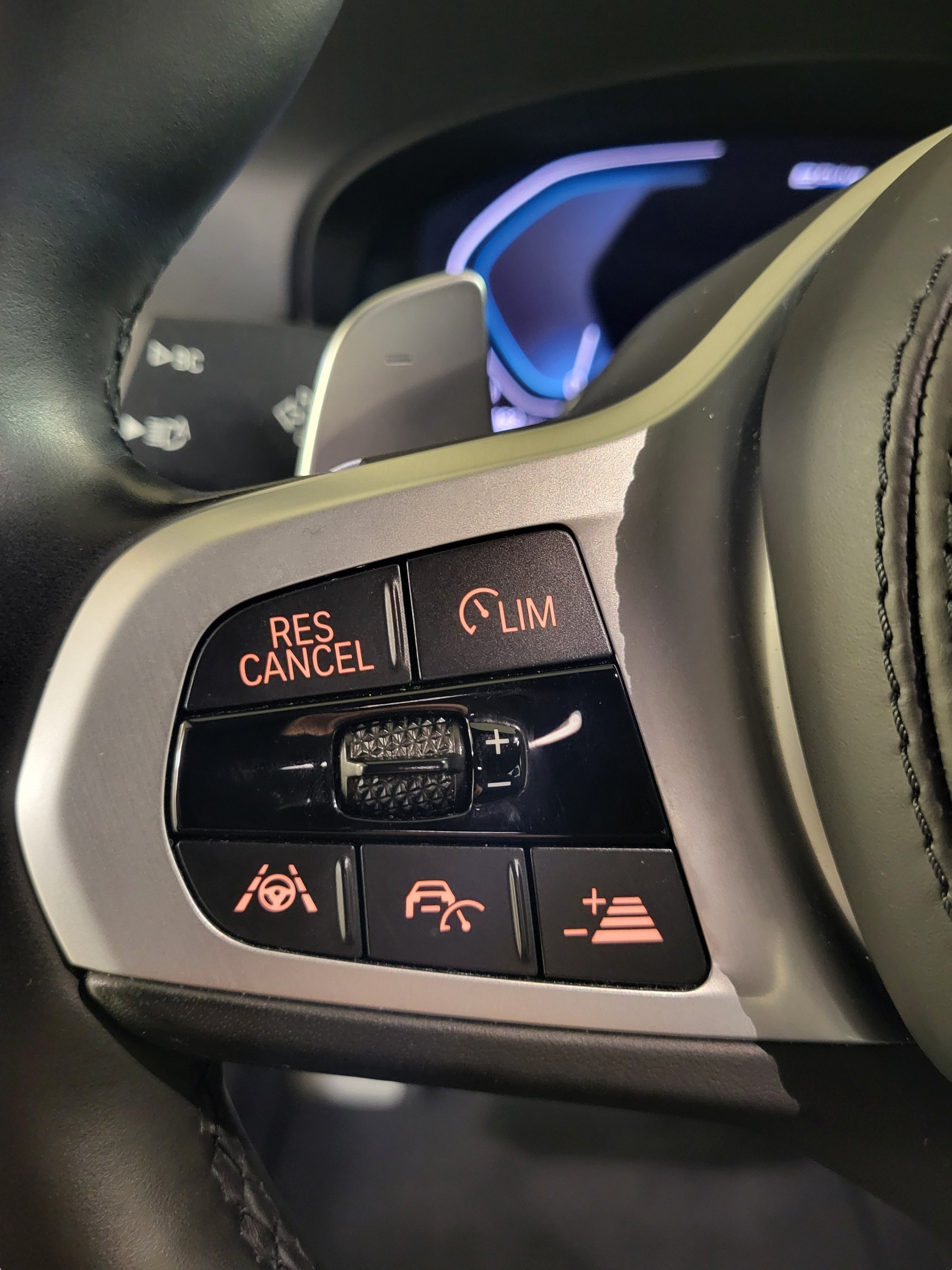 BMW 530e xDrive Pure M Sport Edition Steptronic-image-16