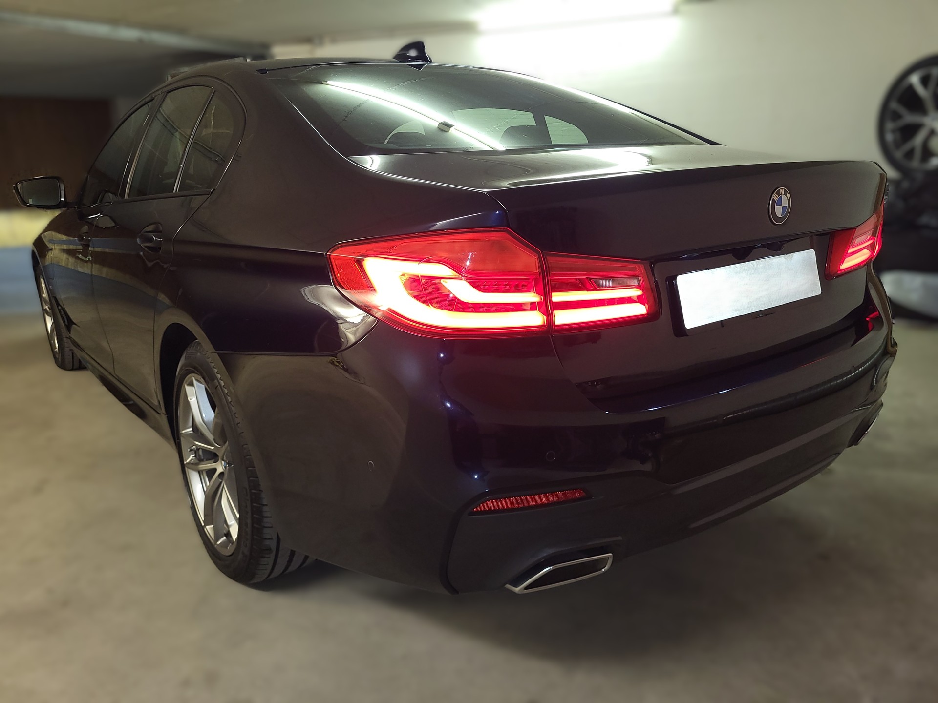 BMW 530e xDrive Pure M Sport Edition Steptronic-image-5