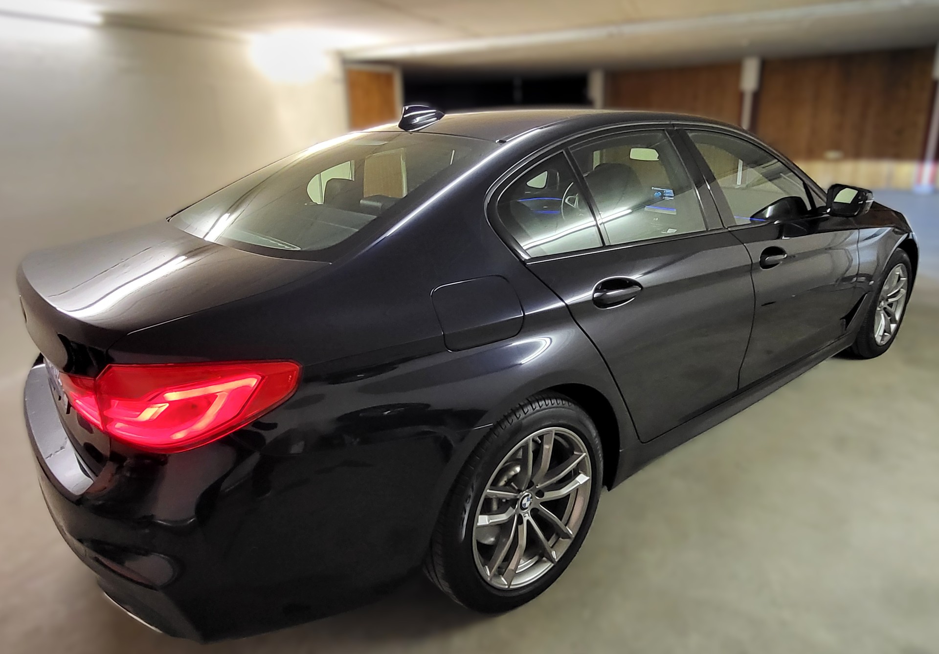 BMW 530e xDrive Pure M Sport Edition Steptronic-image-6