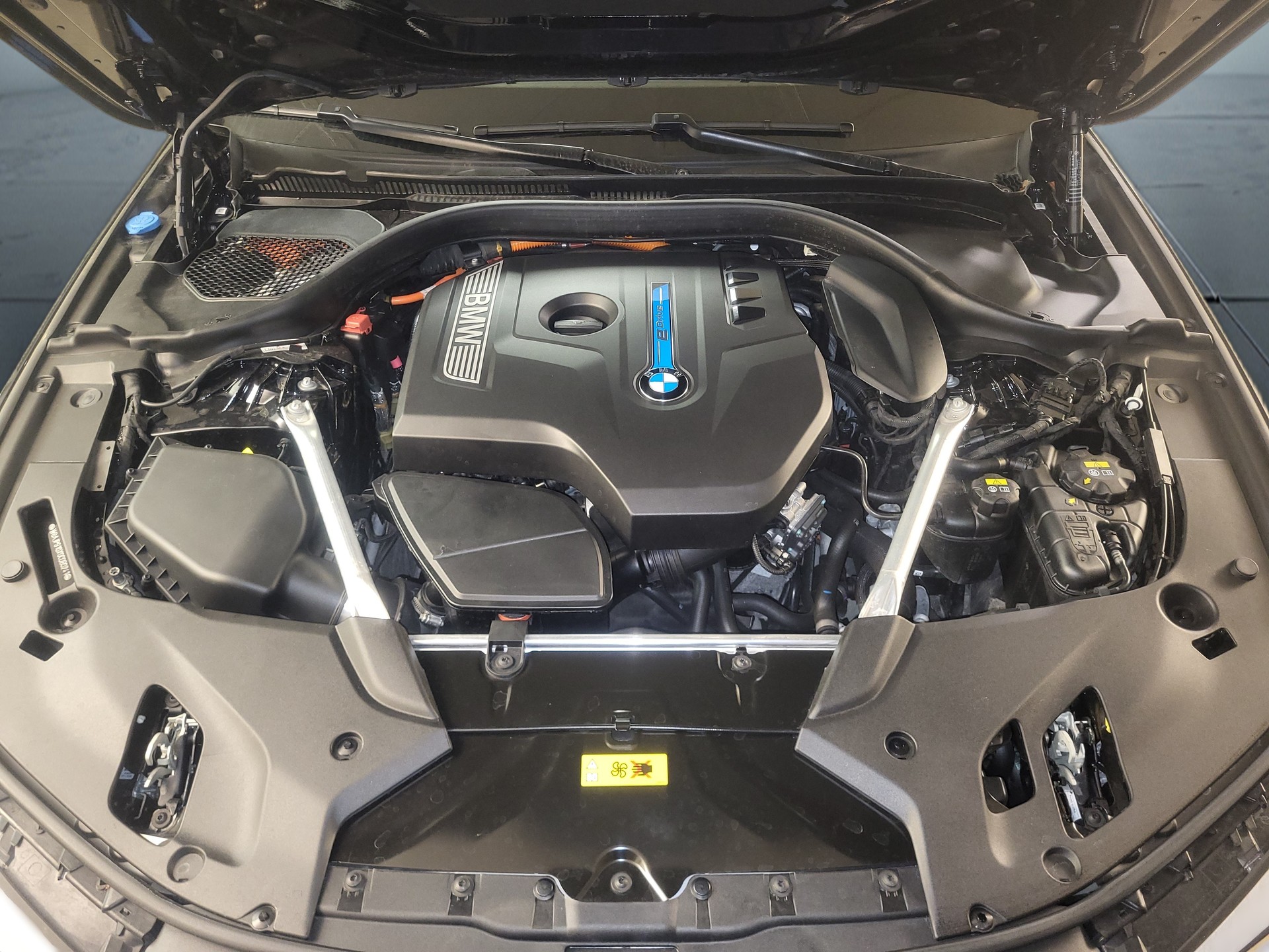 BMW 530e xDrive Pure M Sport Edition Steptronic-image-31