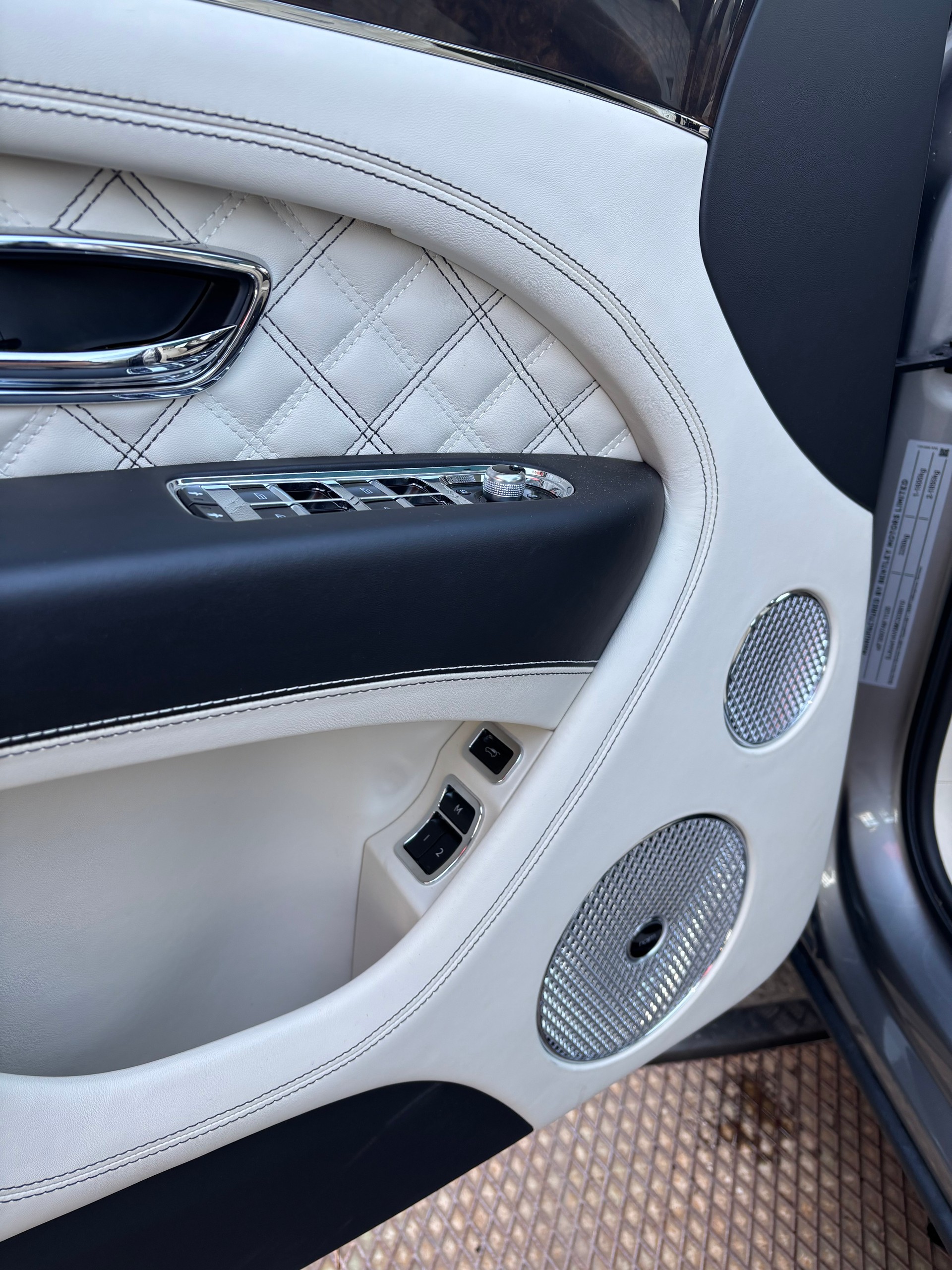 BENTLEY Bentayga V6 Hybrid First Edition-image-8