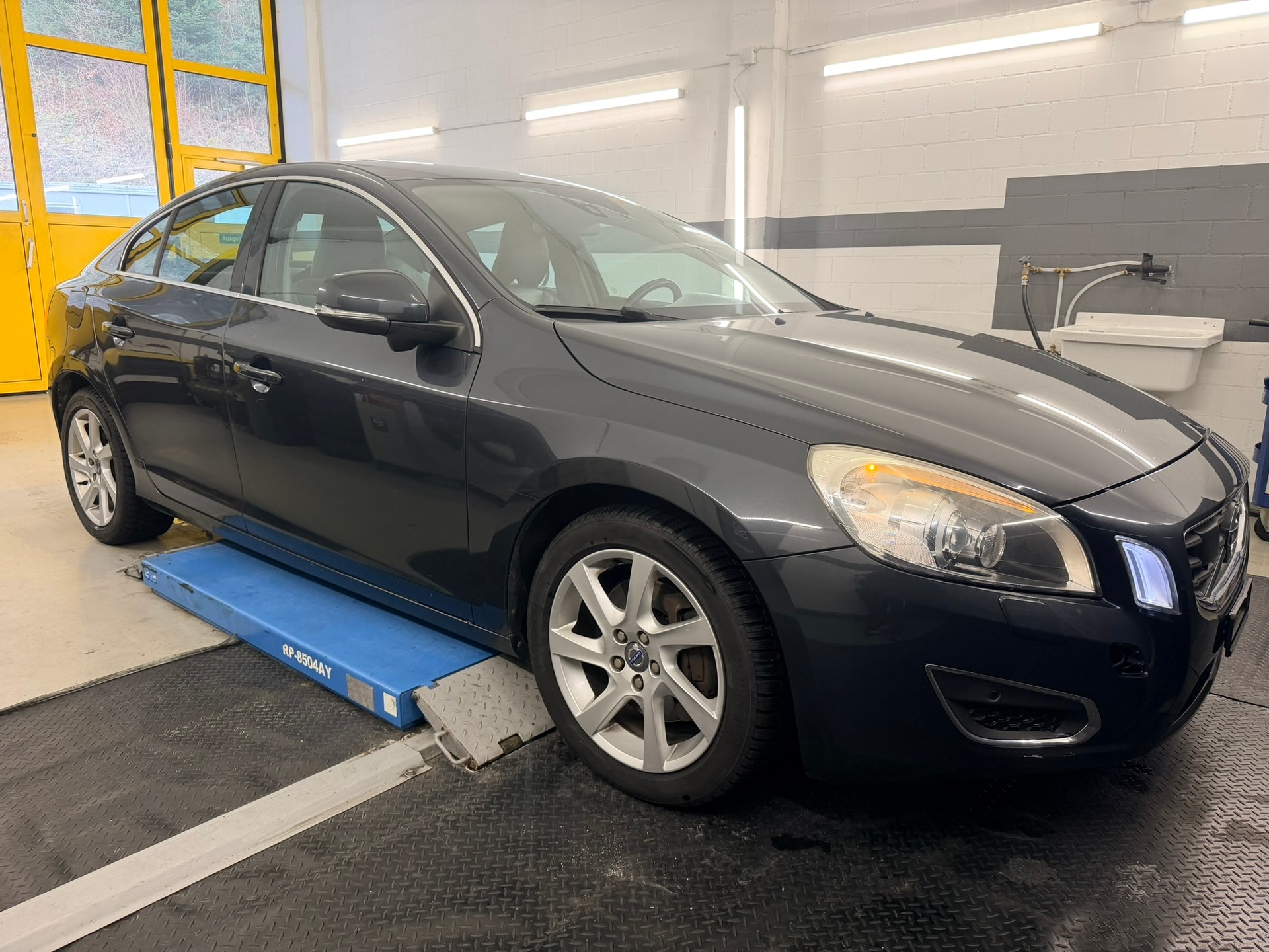 VOLVO S60 T6 AWD Summum Geartronic-showroom-element-2