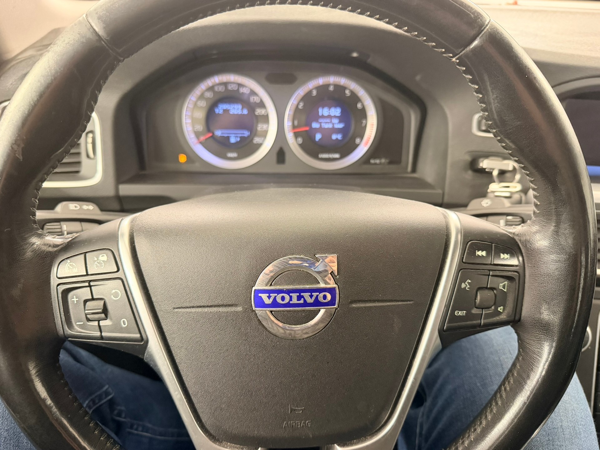 VOLVO S60 T6 AWD Summum Geartronic-image-14