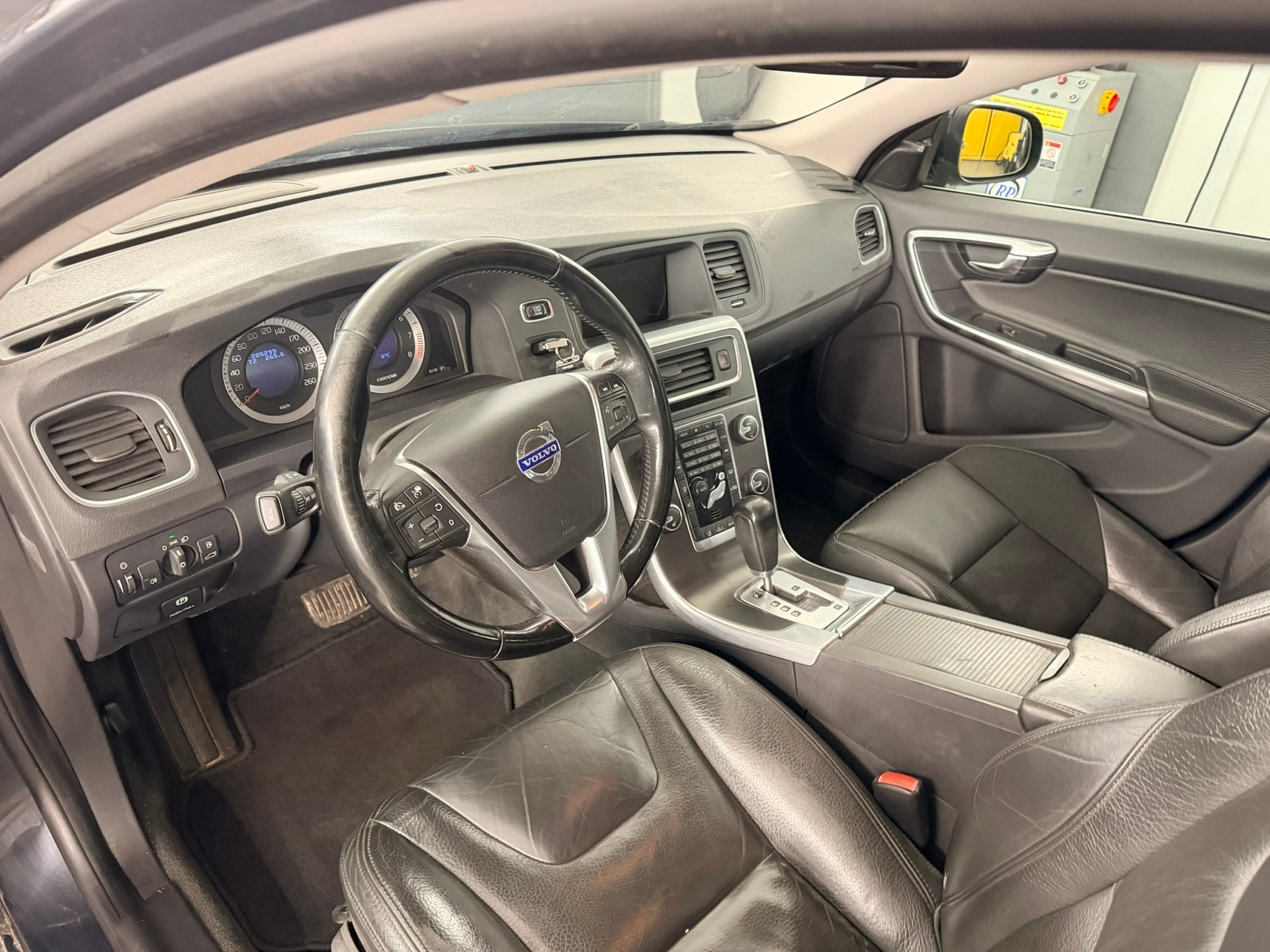 VOLVO S60 T6 AWD Summum Geartronic-image-10