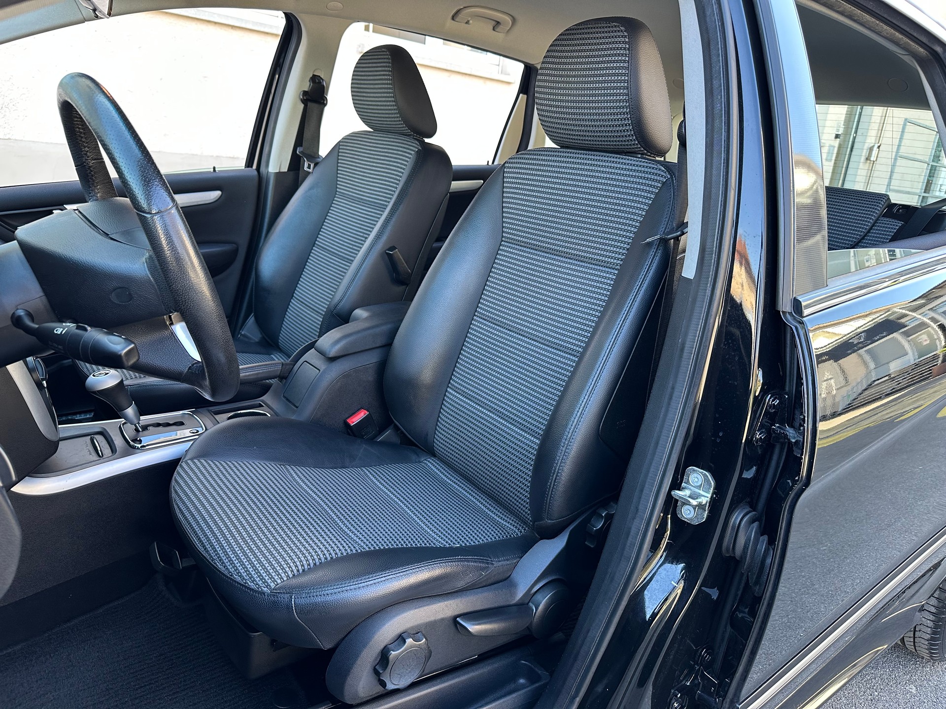 MERCEDES-BENZ B 170-image-11