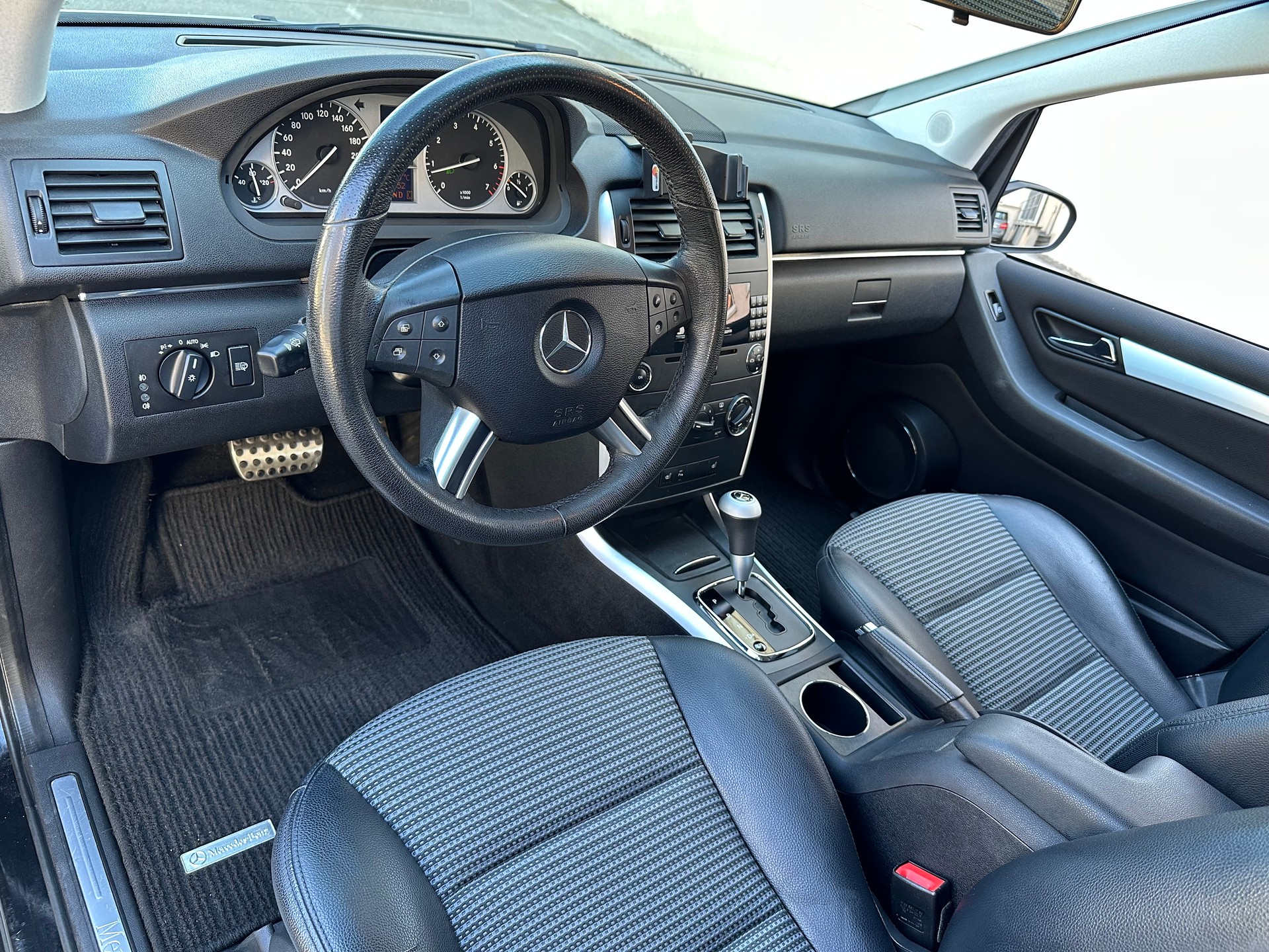 MERCEDES-BENZ B 170-image-9