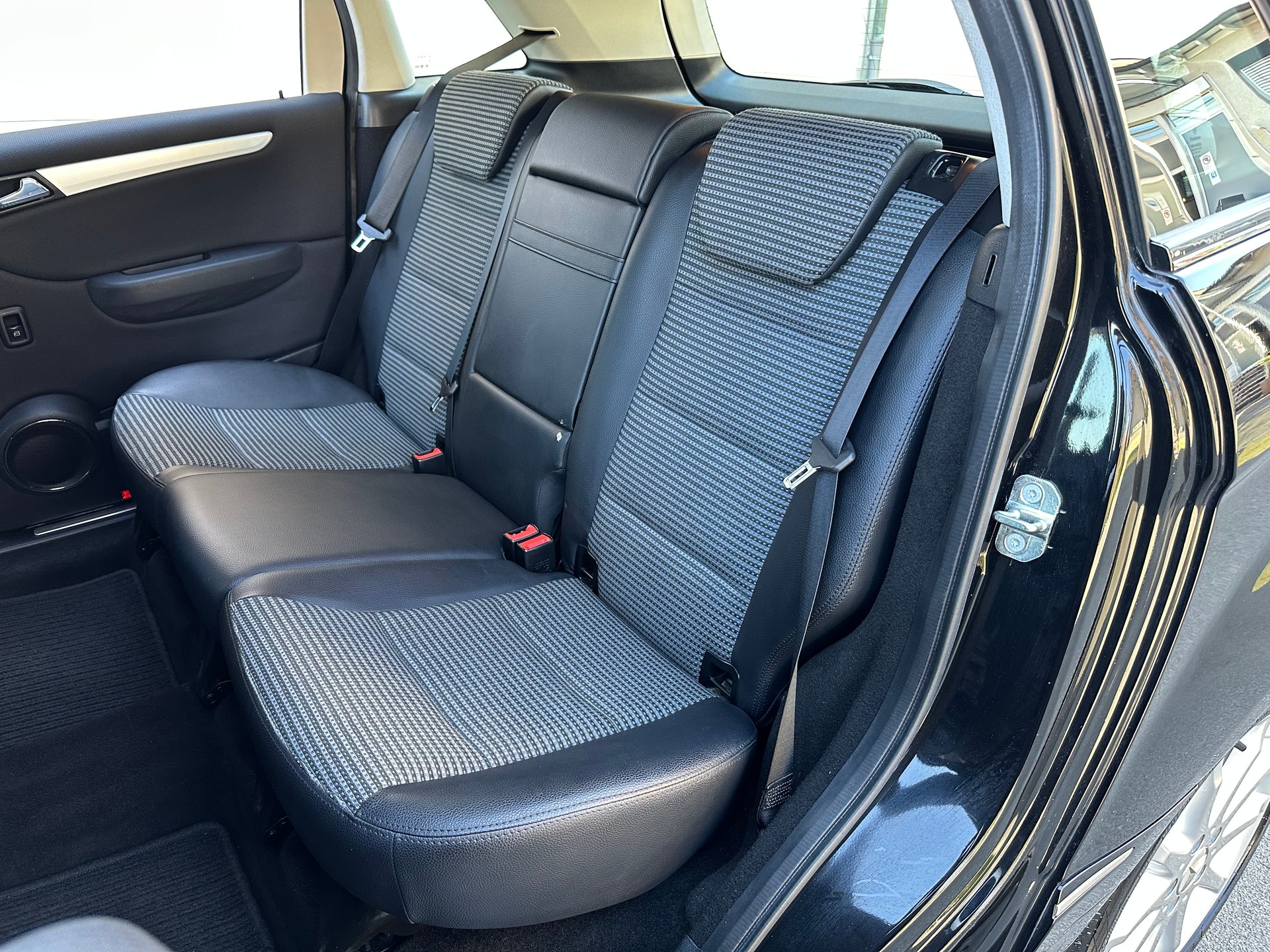 MERCEDES-BENZ B 170-image-13