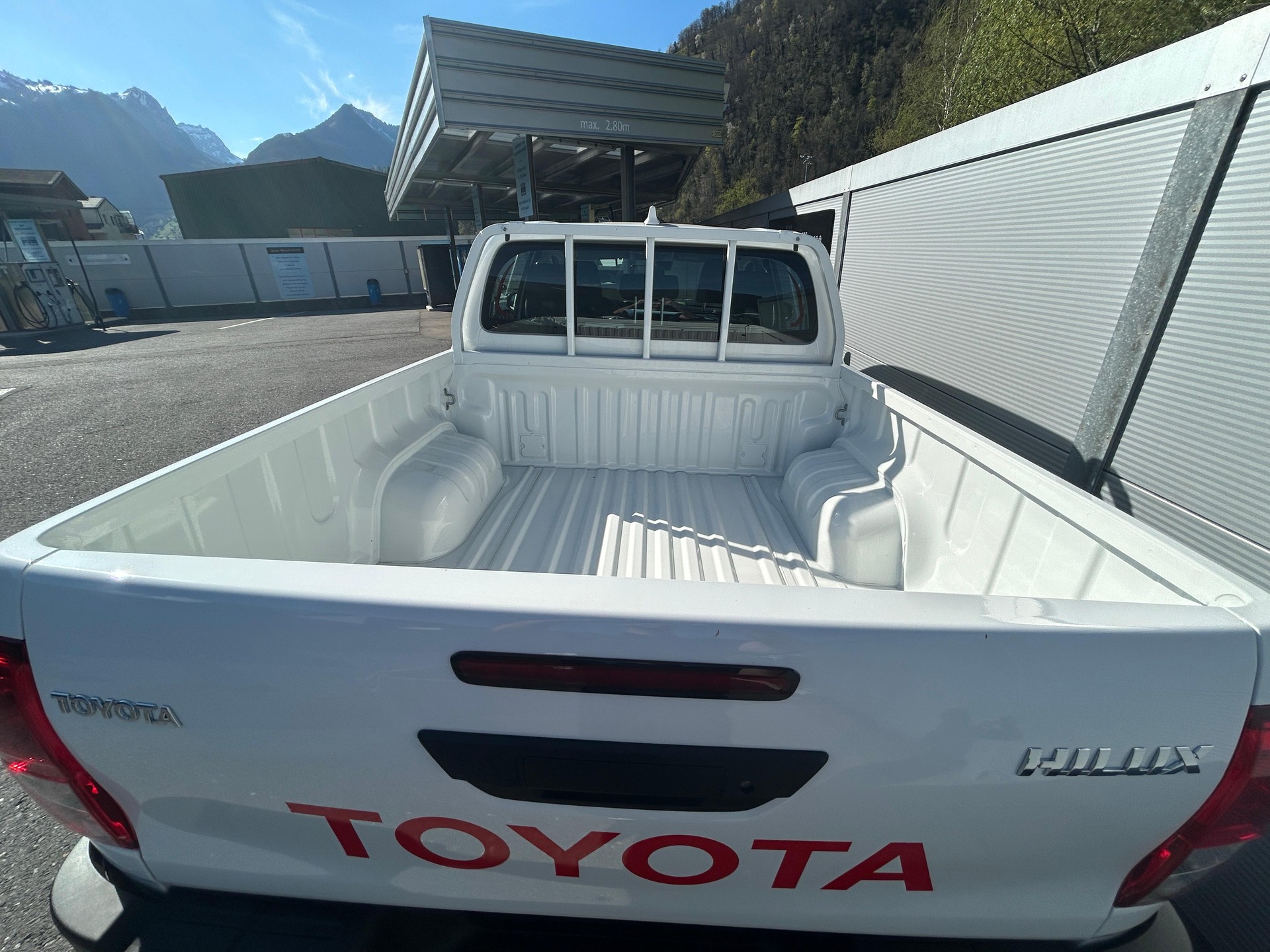 TOYOTA Hilux Double Cab.-Pick-up 2.8 D-4D 204 Comfort-image-5