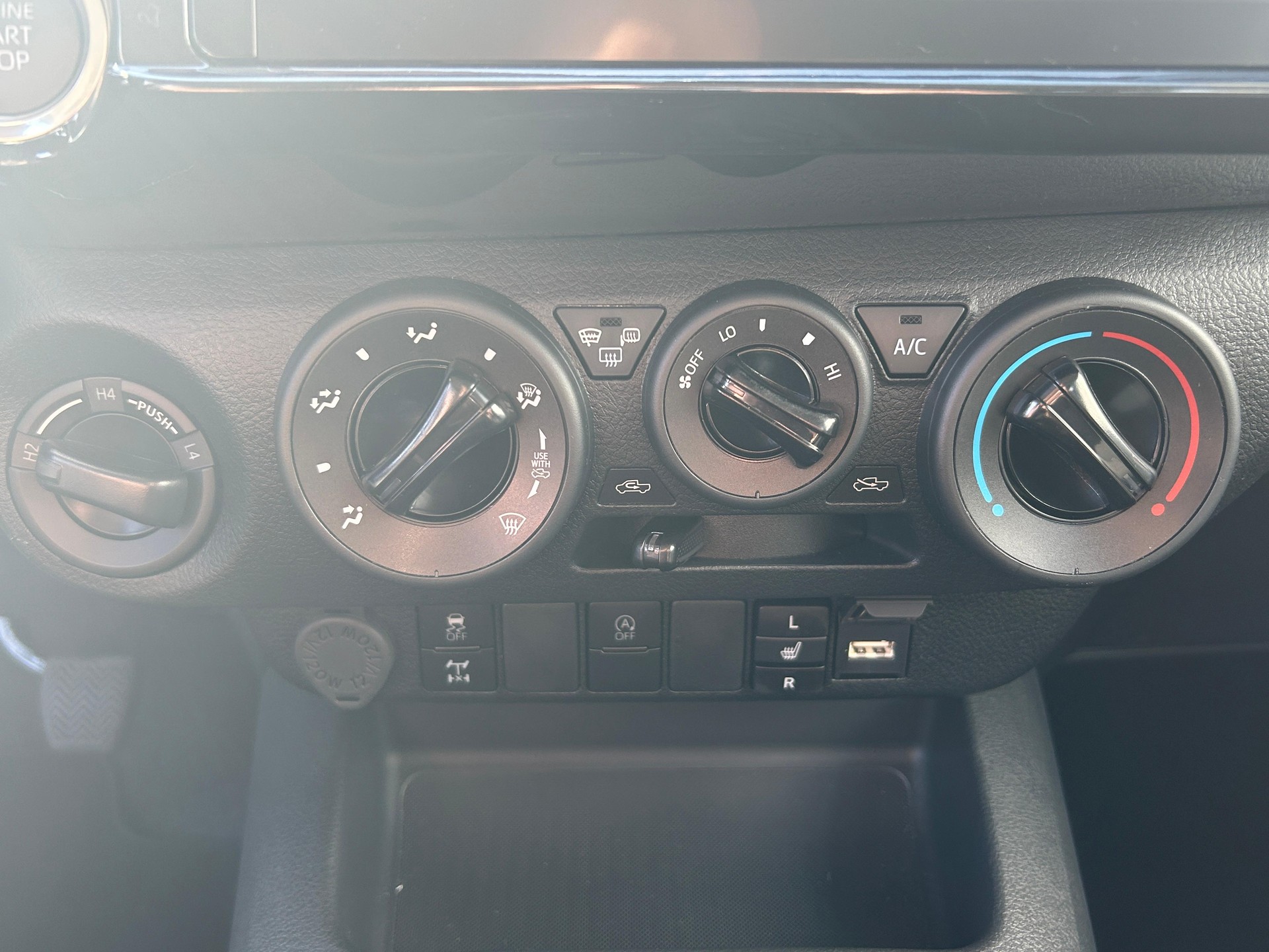 TOYOTA Hilux Double Cab.-Pick-up 2.8 D-4D 204 Comfort-image-12