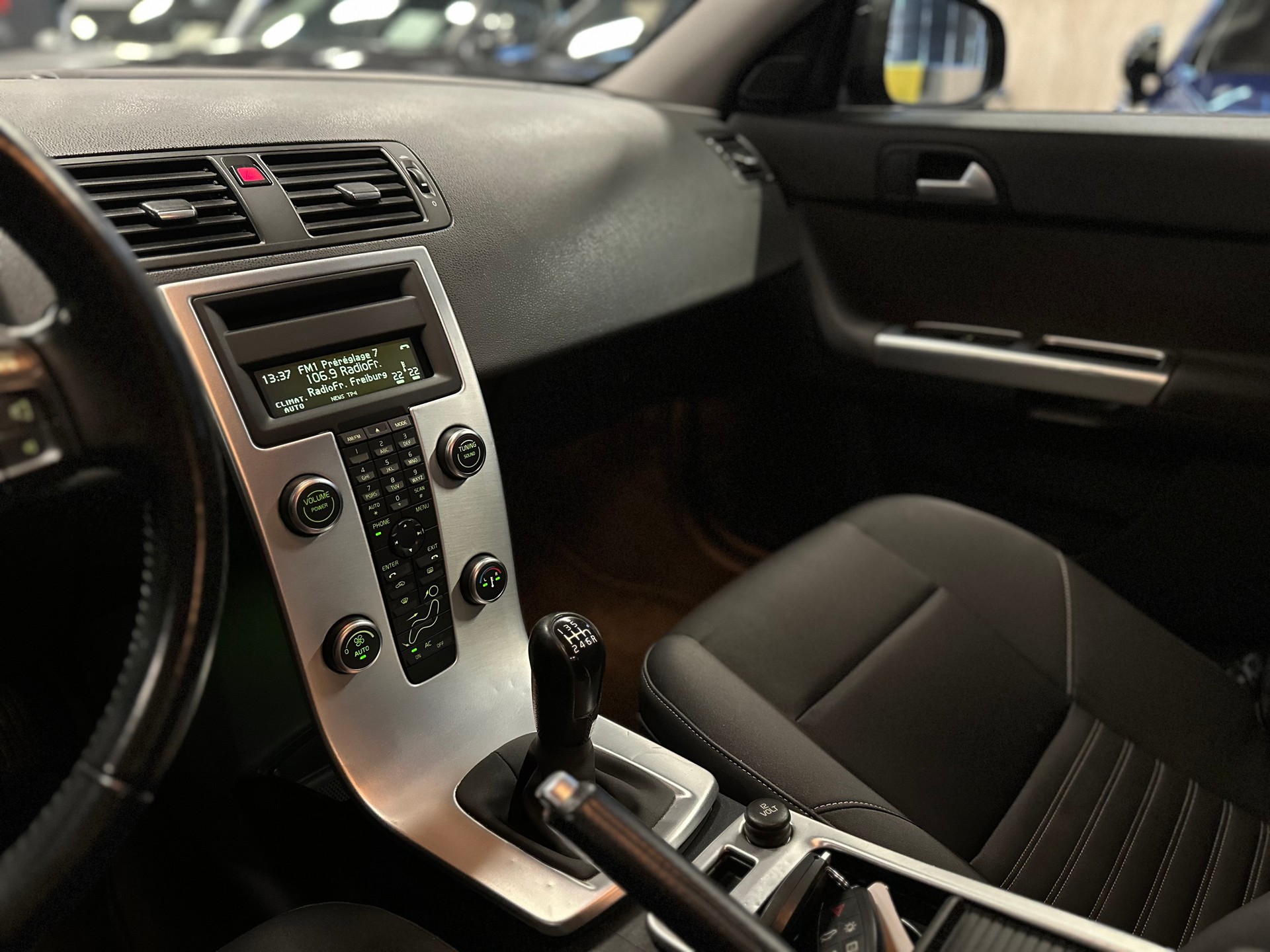 VOLVO S40 D3 Kinetic / 5 Zylinder / Diesel / 1. Hand - Frisch ab MFK & Service!!-image-13