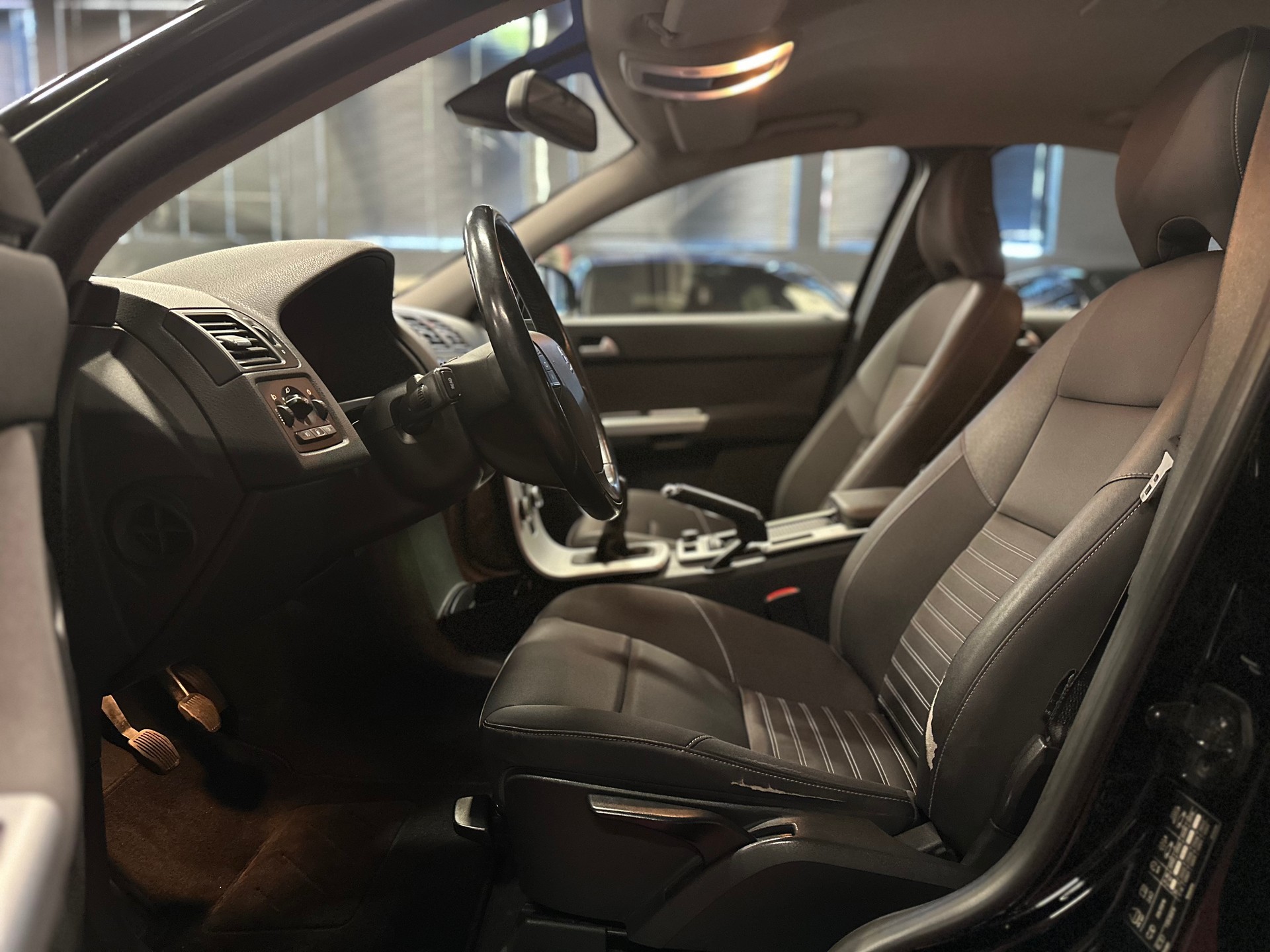VOLVO S40 D3 Kinetic / 5 Zylinder / Diesel / 1. Hand - Frisch ab MFK & Service!!-image-9