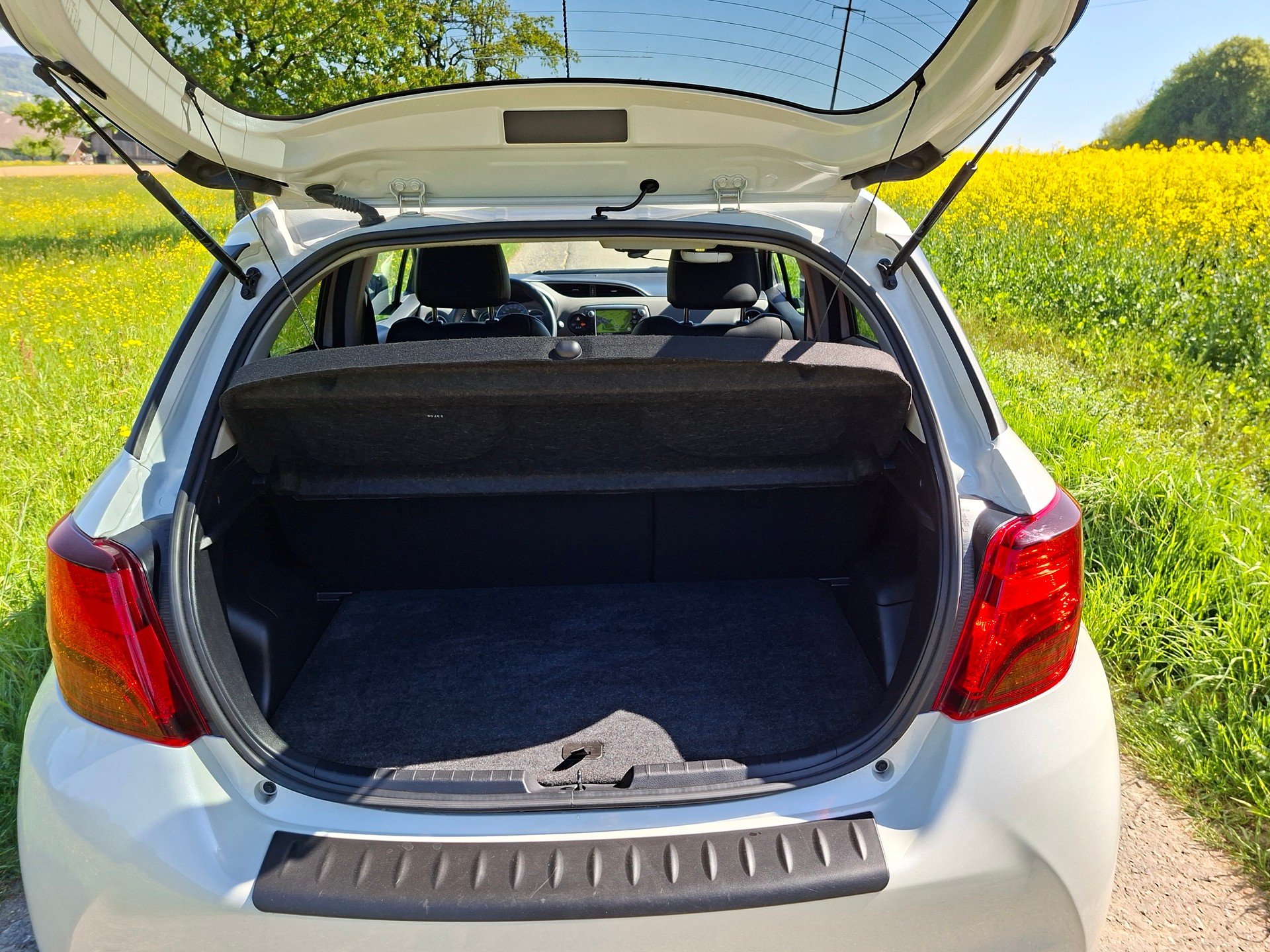 TOYOTA Yaris 1.5 VVT-i Hybrid Swiss Trend e-CVT-image-16