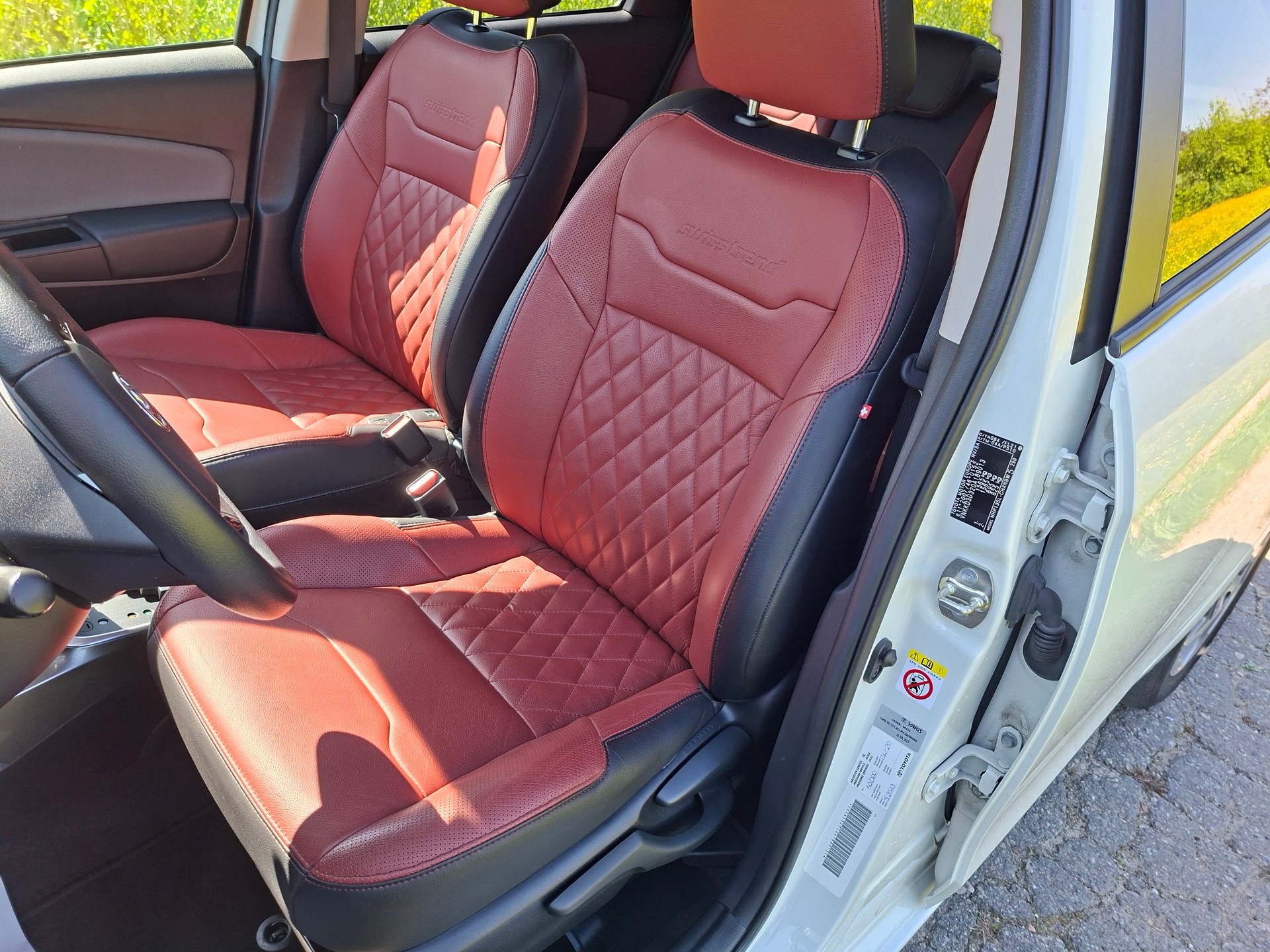 TOYOTA Yaris 1.5 VVT-i Hybrid Swiss Trend e-CVT-image-7