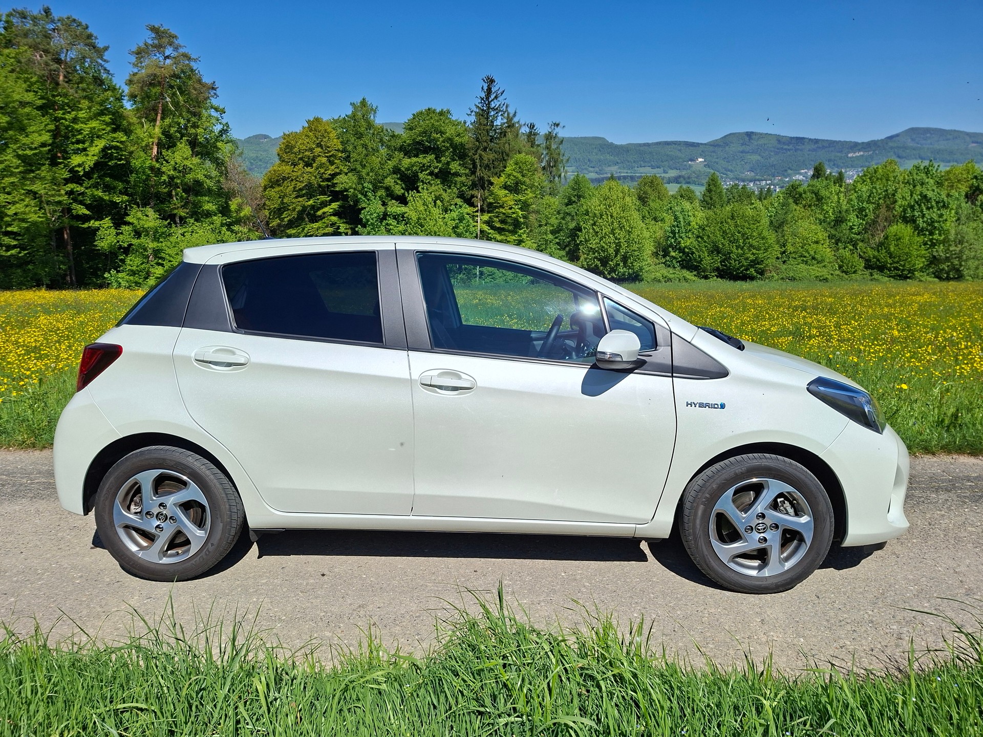 TOYOTA Yaris 1.5 VVT-i Hybrid Swiss Trend e-CVT-image-4
