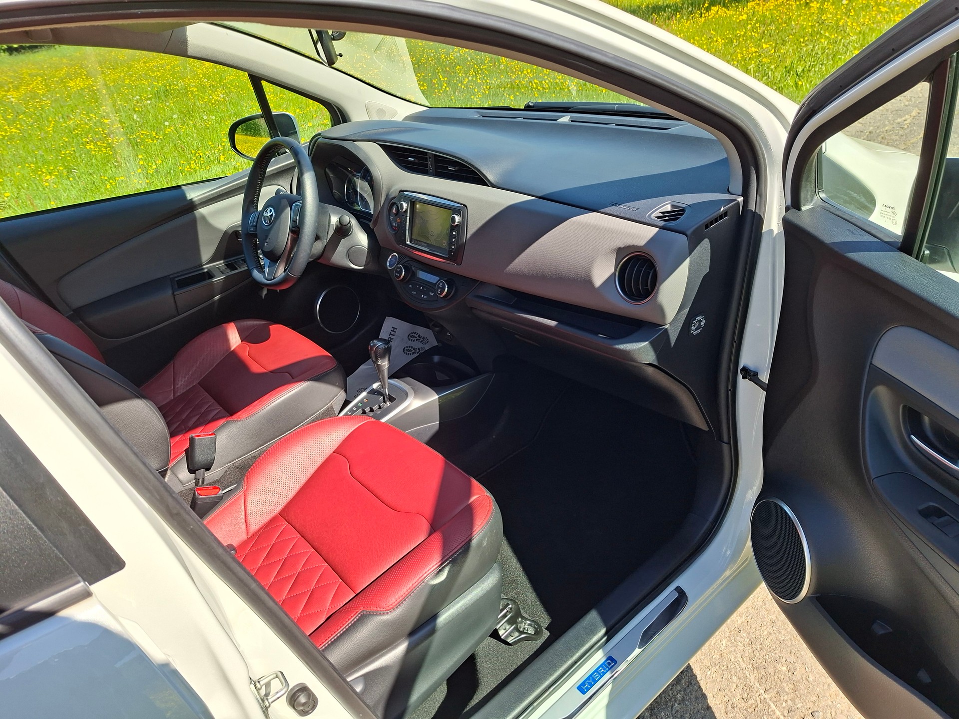 TOYOTA Yaris 1.5 VVT-i Hybrid Swiss Trend e-CVT-image-14