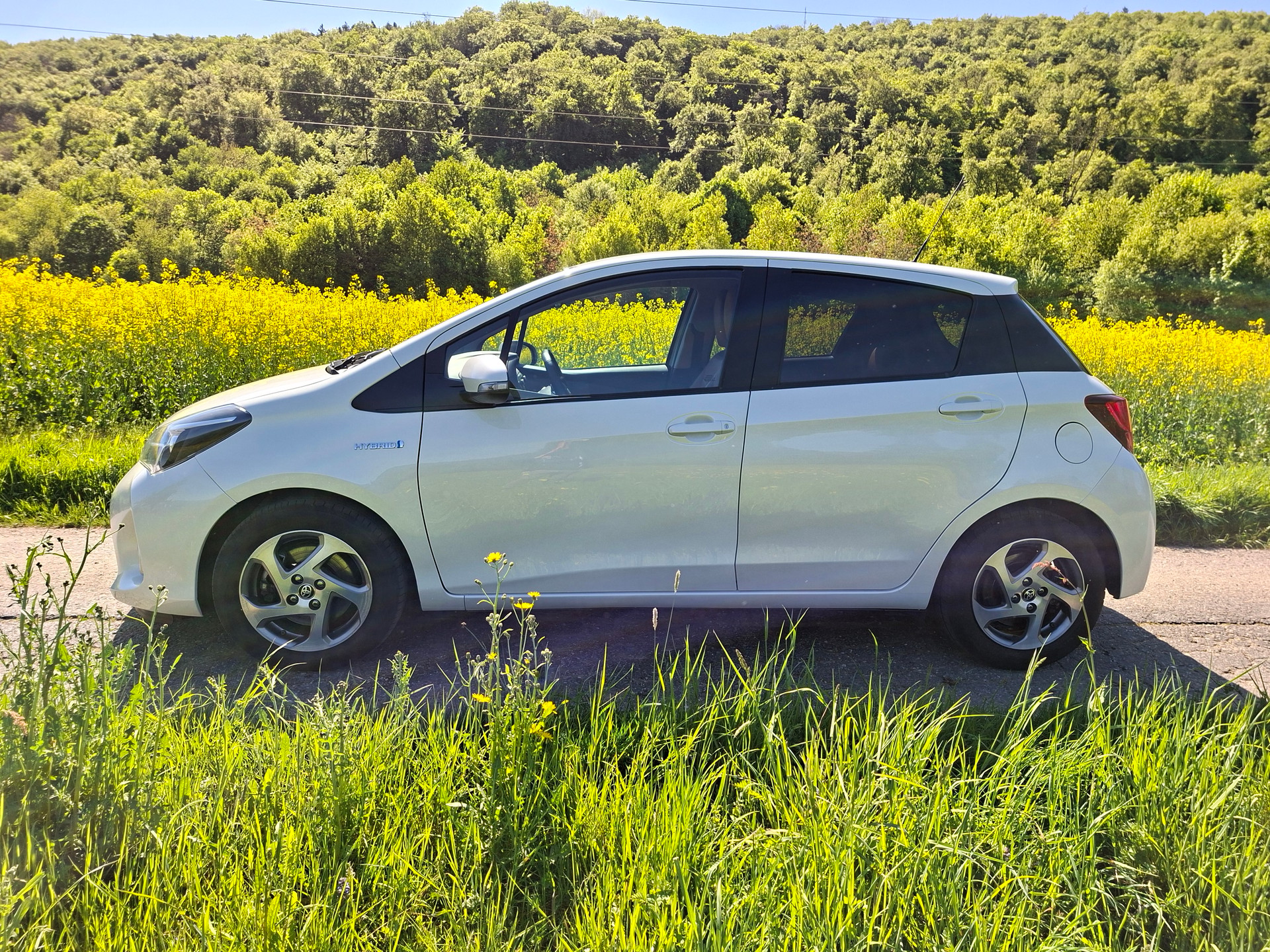 TOYOTA Yaris 1.5 VVT-i Hybrid Swiss Trend e-CVT-showroom-element-1