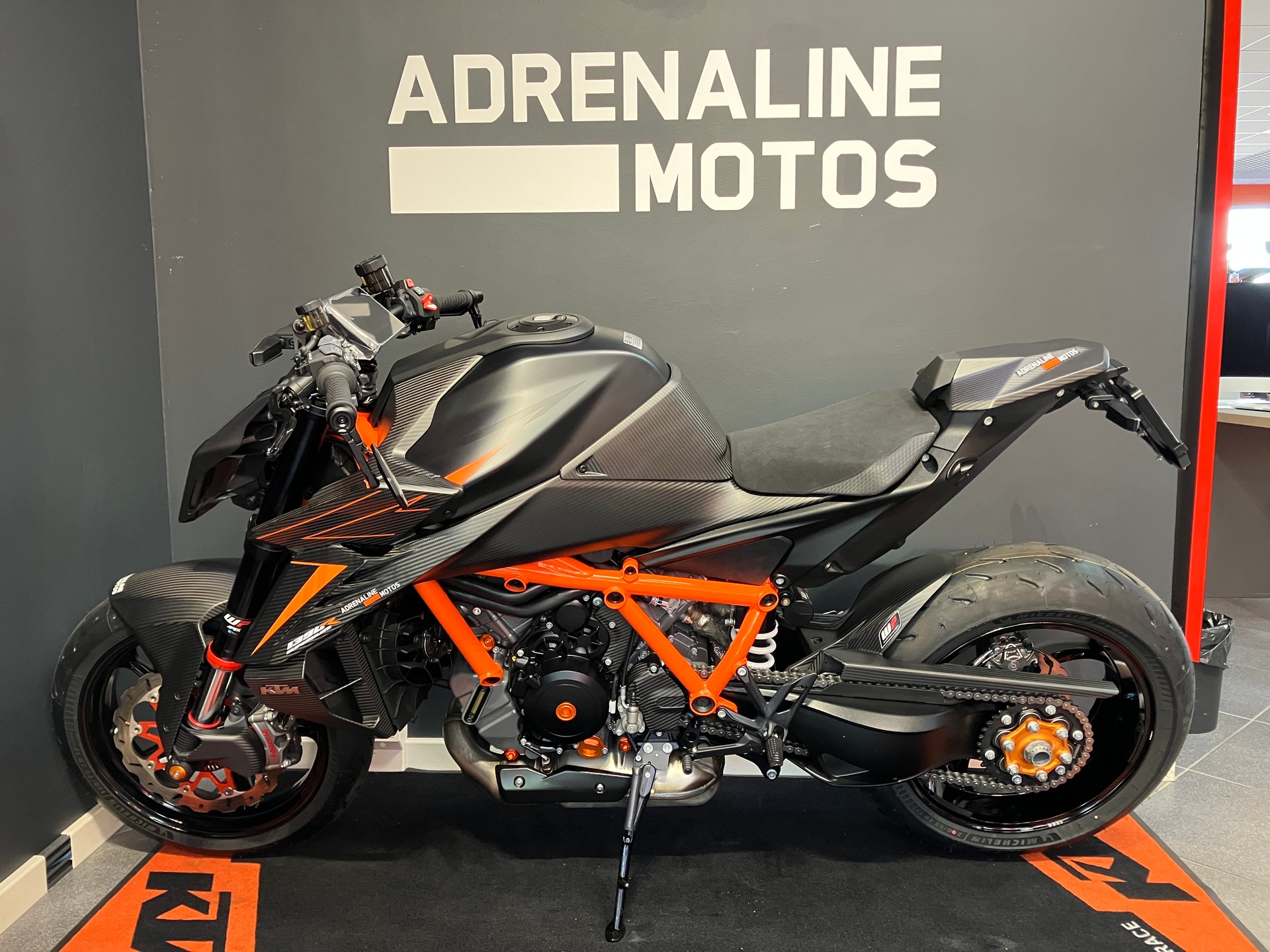 KTM 1390 Super Duke R-image-3