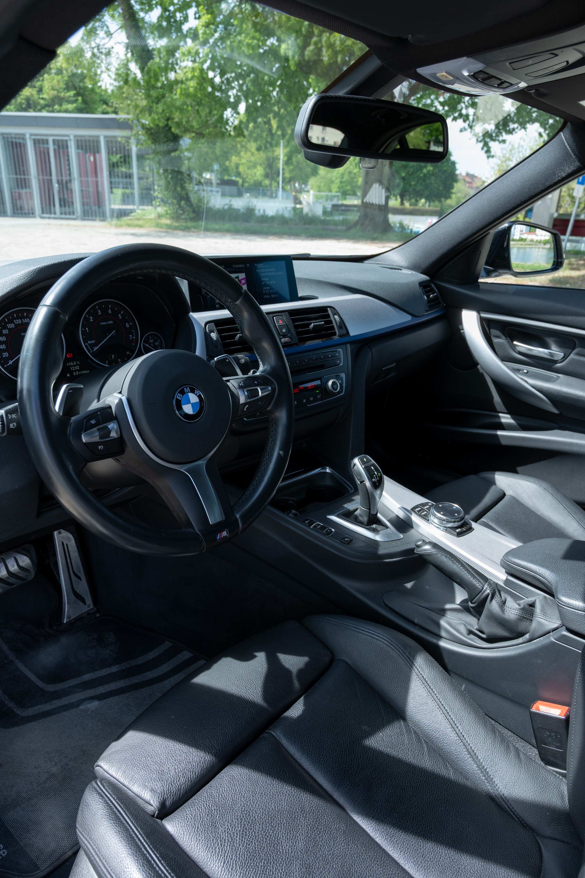 BMW 335i xDrive M Performance Steptronic-image-6