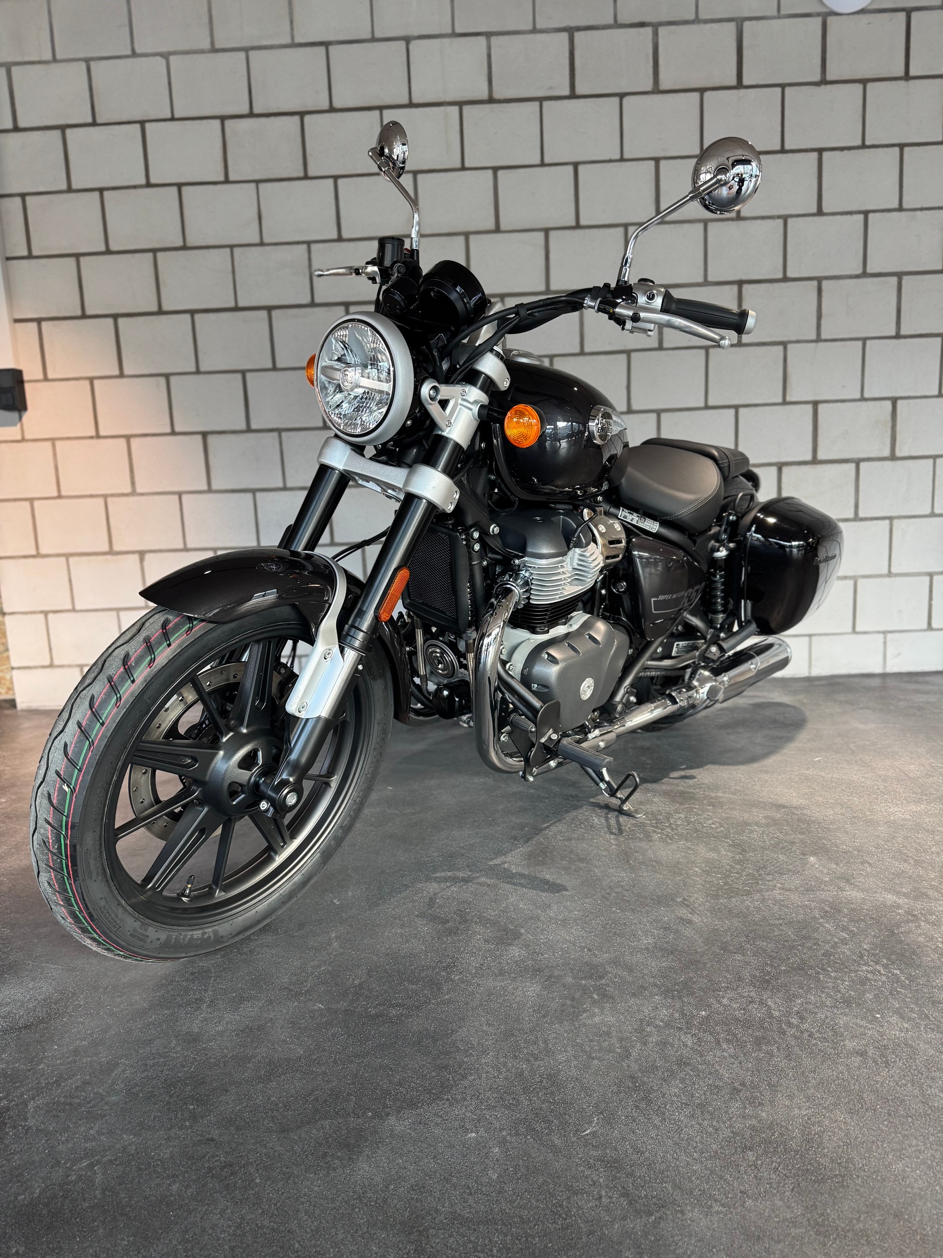 ROYAL ENFIELD Super Meteor 650 Astral-image-1
