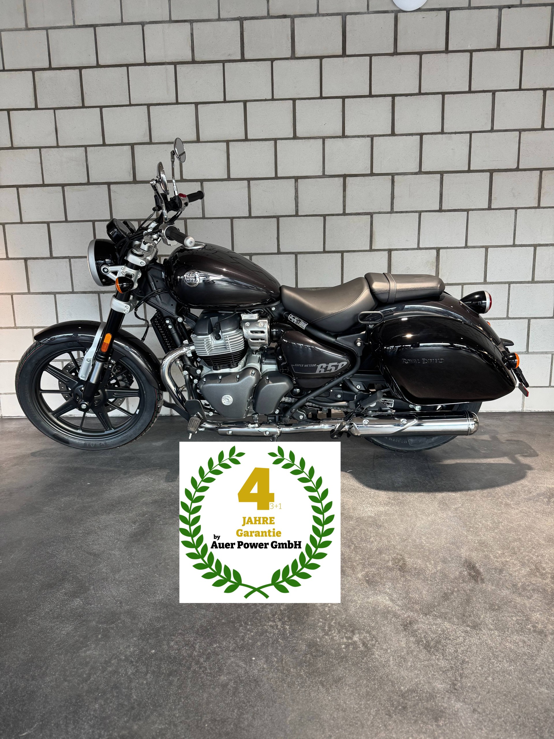 ROYAL ENFIELD Super Meteor 650 Astral-image-0