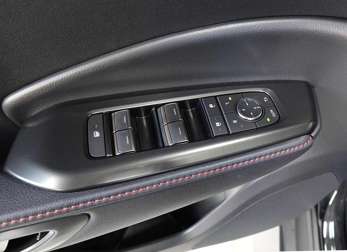 LEXUS LBX FWD Elegant CVT-image-13
