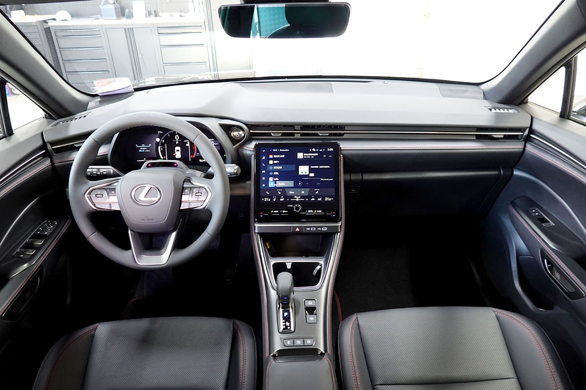 LEXUS LBX FWD Elegant CVT-image-8