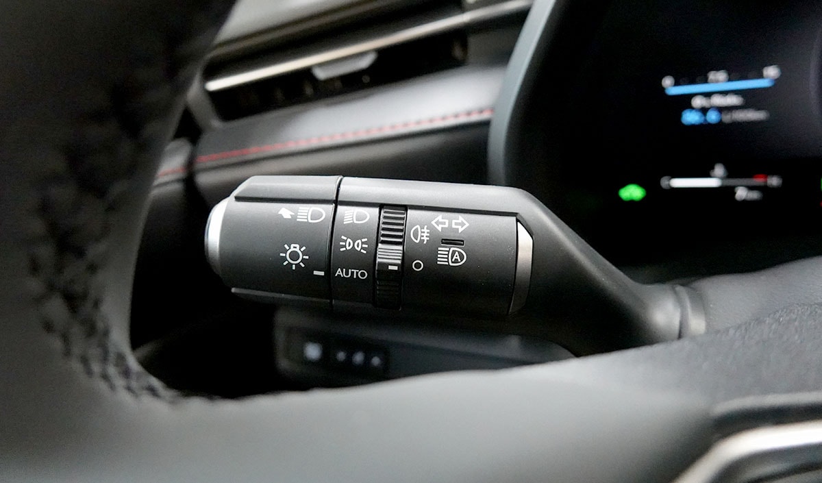 LEXUS LBX FWD Elegant CVT-image-15