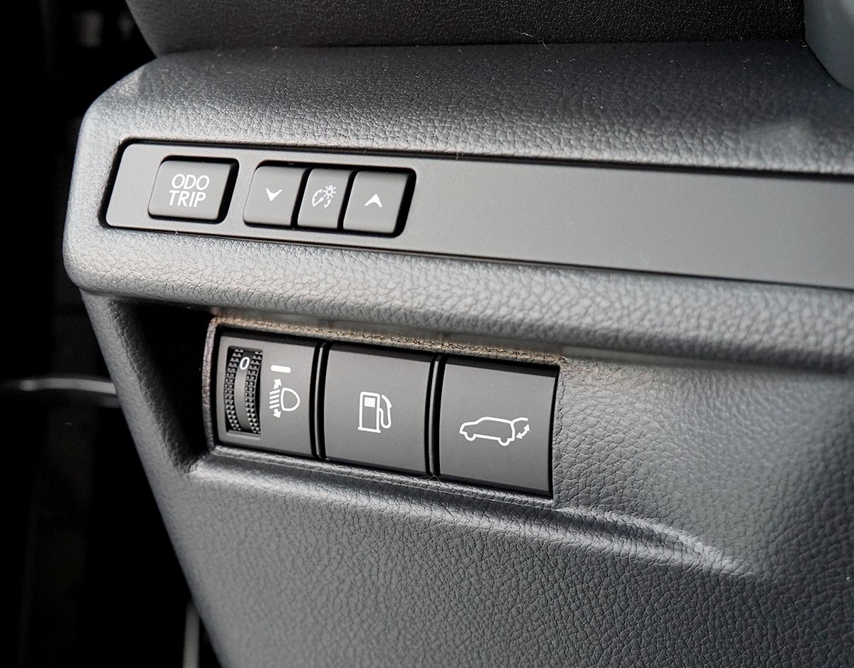 LEXUS LBX FWD Elegant CVT-image-17