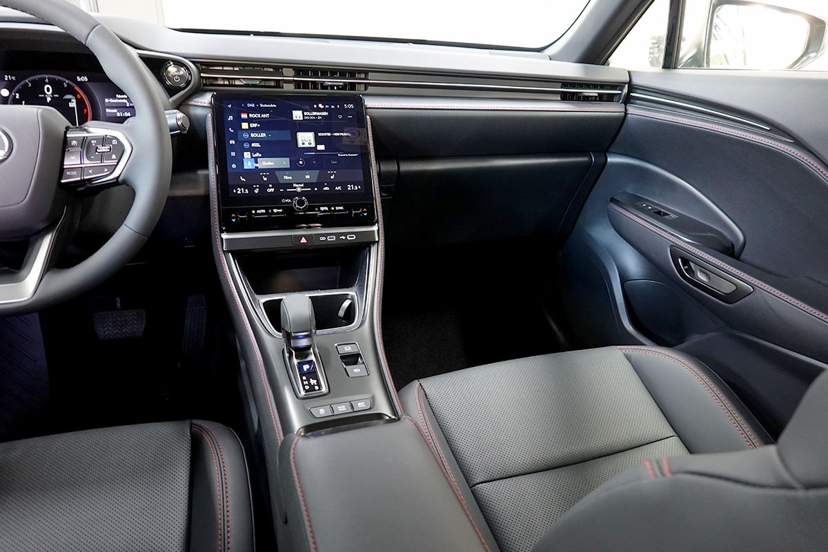 LEXUS LBX FWD Elegant CVT-image-10
