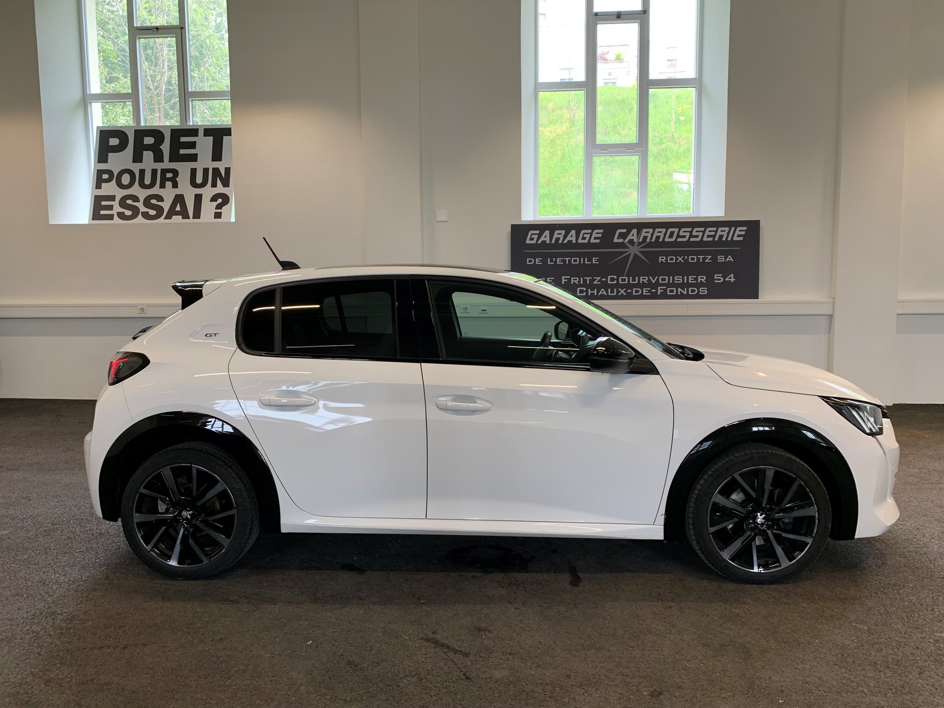 PEUGEOT 208 1.2 PureTech GT EAT8-image-4