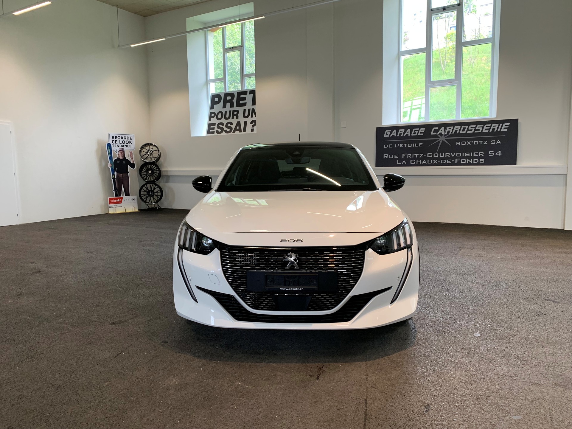 PEUGEOT 208 1.2 PureTech GT EAT8-image-1
